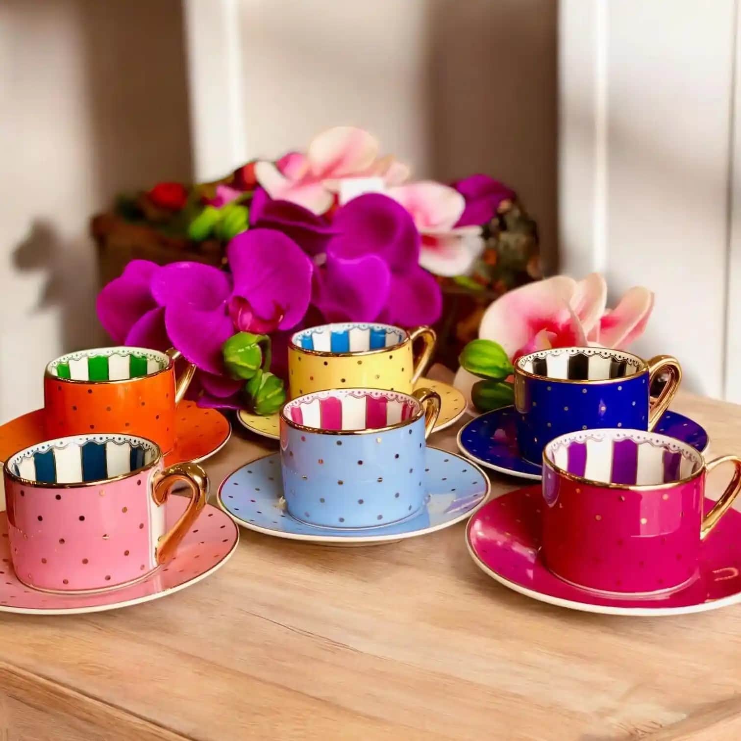 Puantiyeli Fincanlar: Dekorasyonda Şıklık ve Fonksiyonelliğin Buluşması