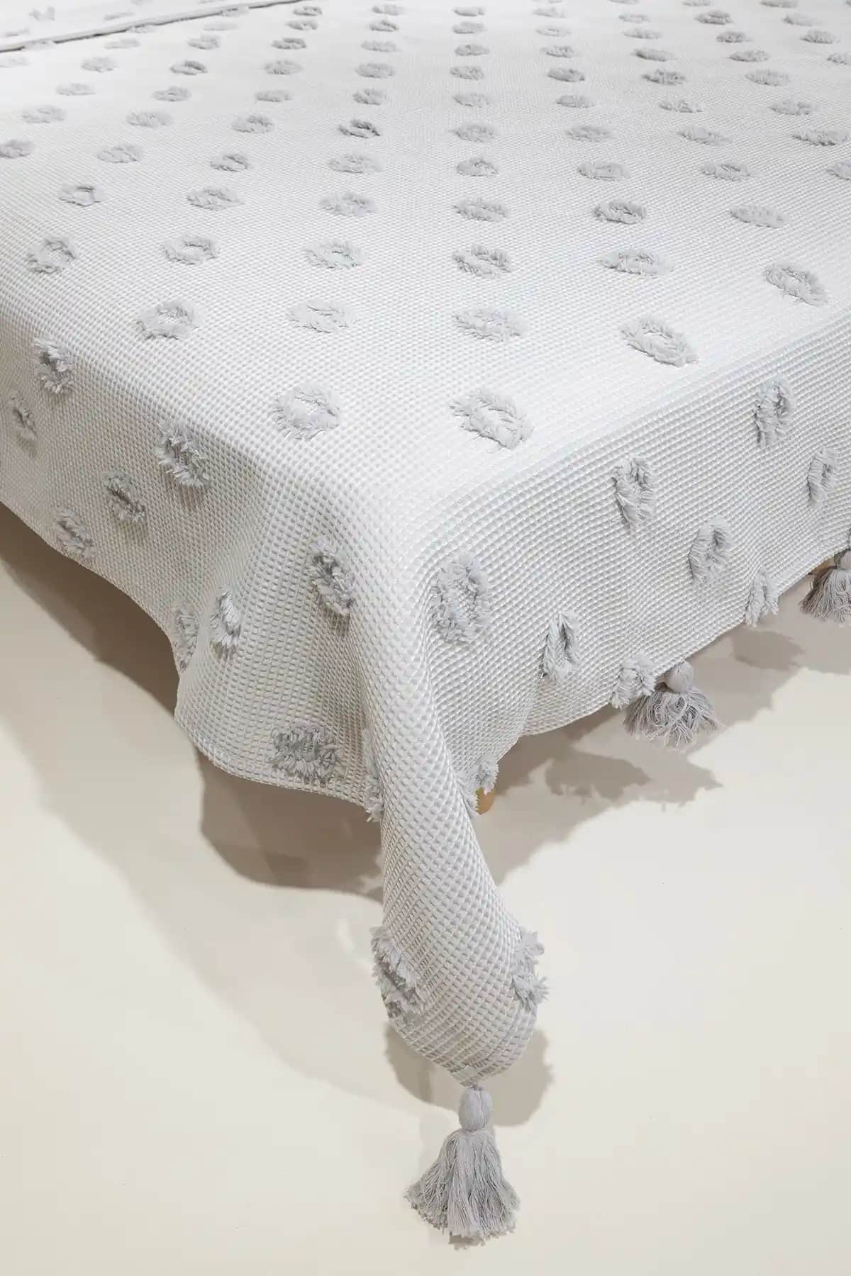 Püsküllü Pike Dekorasyon ve Konforu Bir Araya Getiren Şık Seçenekler