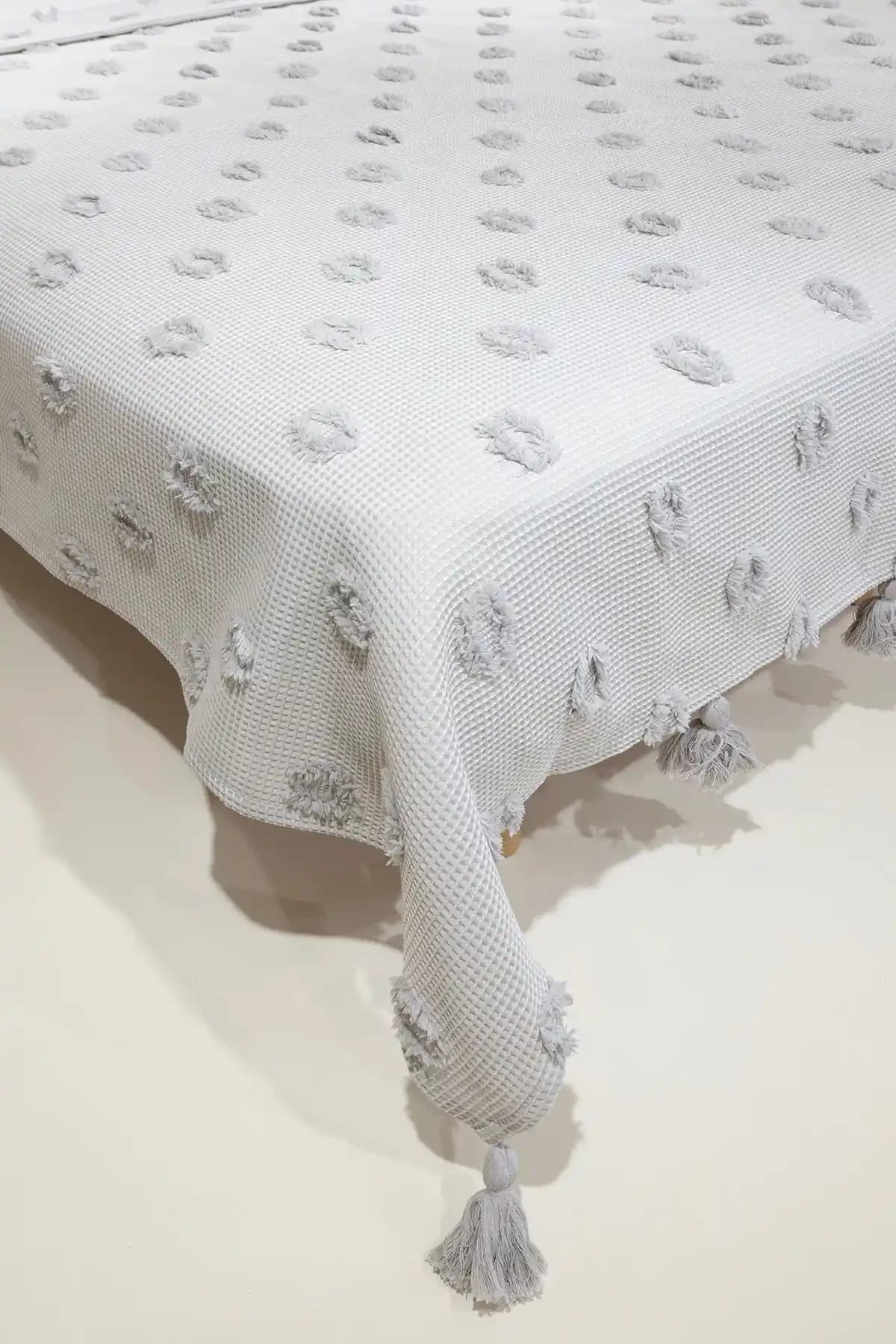 Püsküllü Pike Dekorasyon ve Konforu Bir Araya Getiren Şık Seçenekler