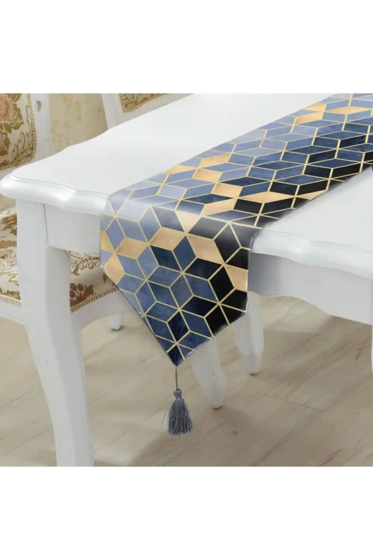 Püsküllü Runner ile Dekorasyonda Şıklık ve Hareket Yaratmanın Yolları