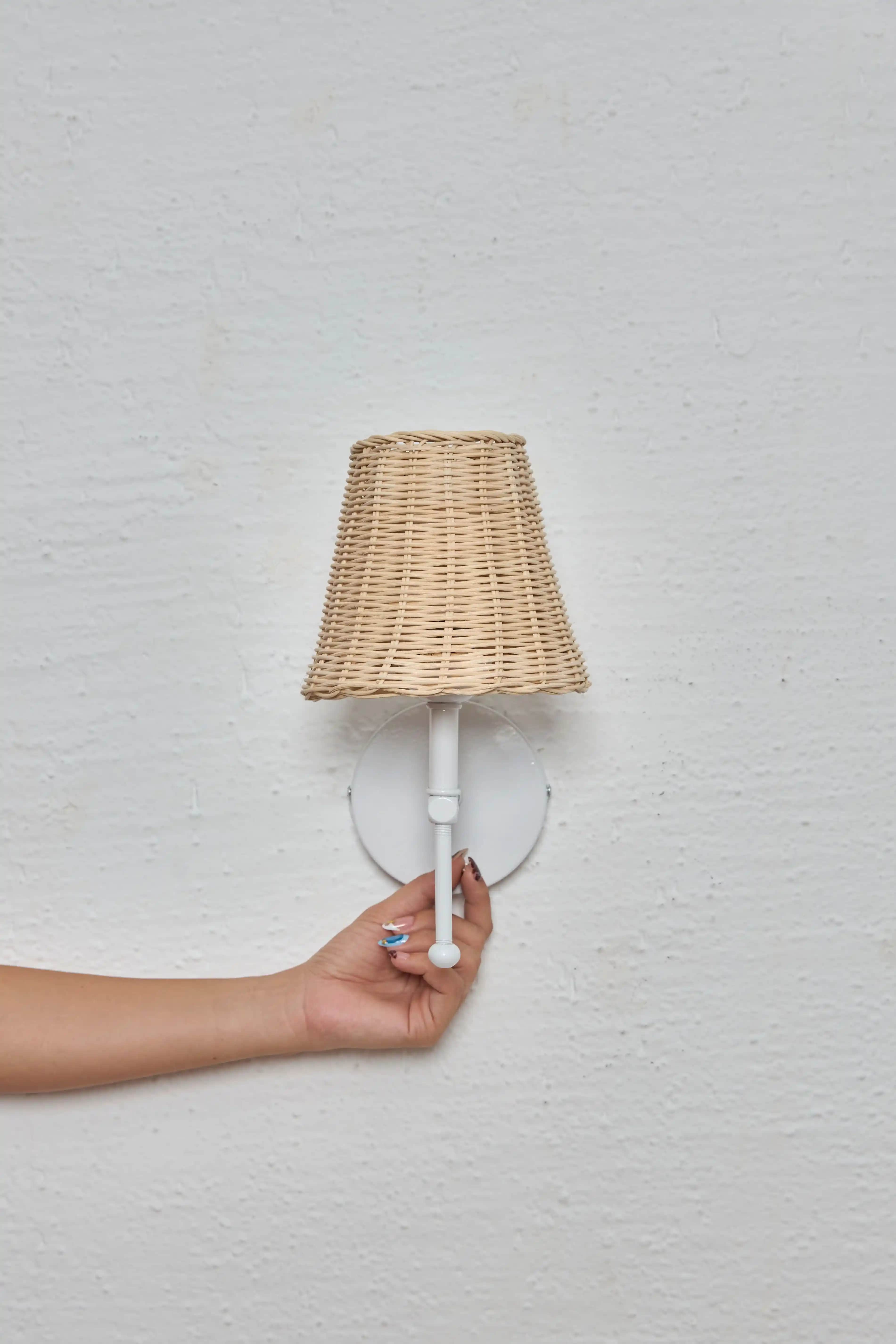 Rattan Aplikler: Doğal Şıklık ve İşlevsellik Sunan Dekoratif Aydınlatma Seçenekleri