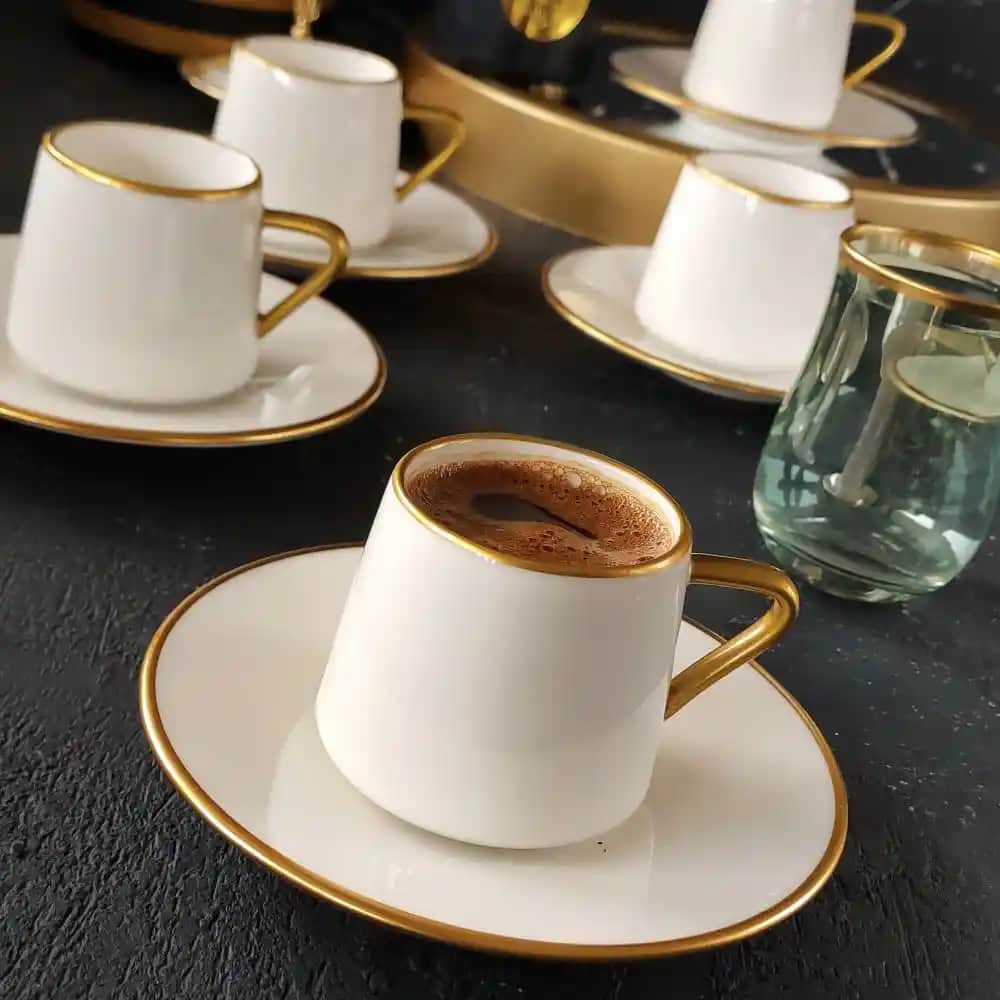 Sade Fincan Takımı ile Modern ve Zarif Ev Dekorasyonu İçin En İyi Seçenekler
