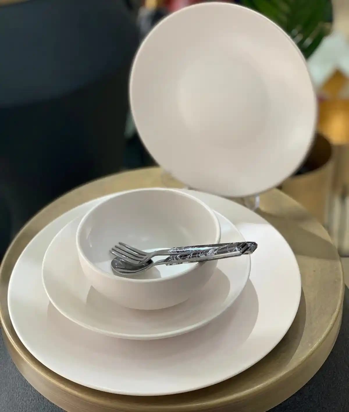 Sade ve Şık Yemek Takımı Seçimi: Modern ve Minimalist Dekorasyonun Anahtarı