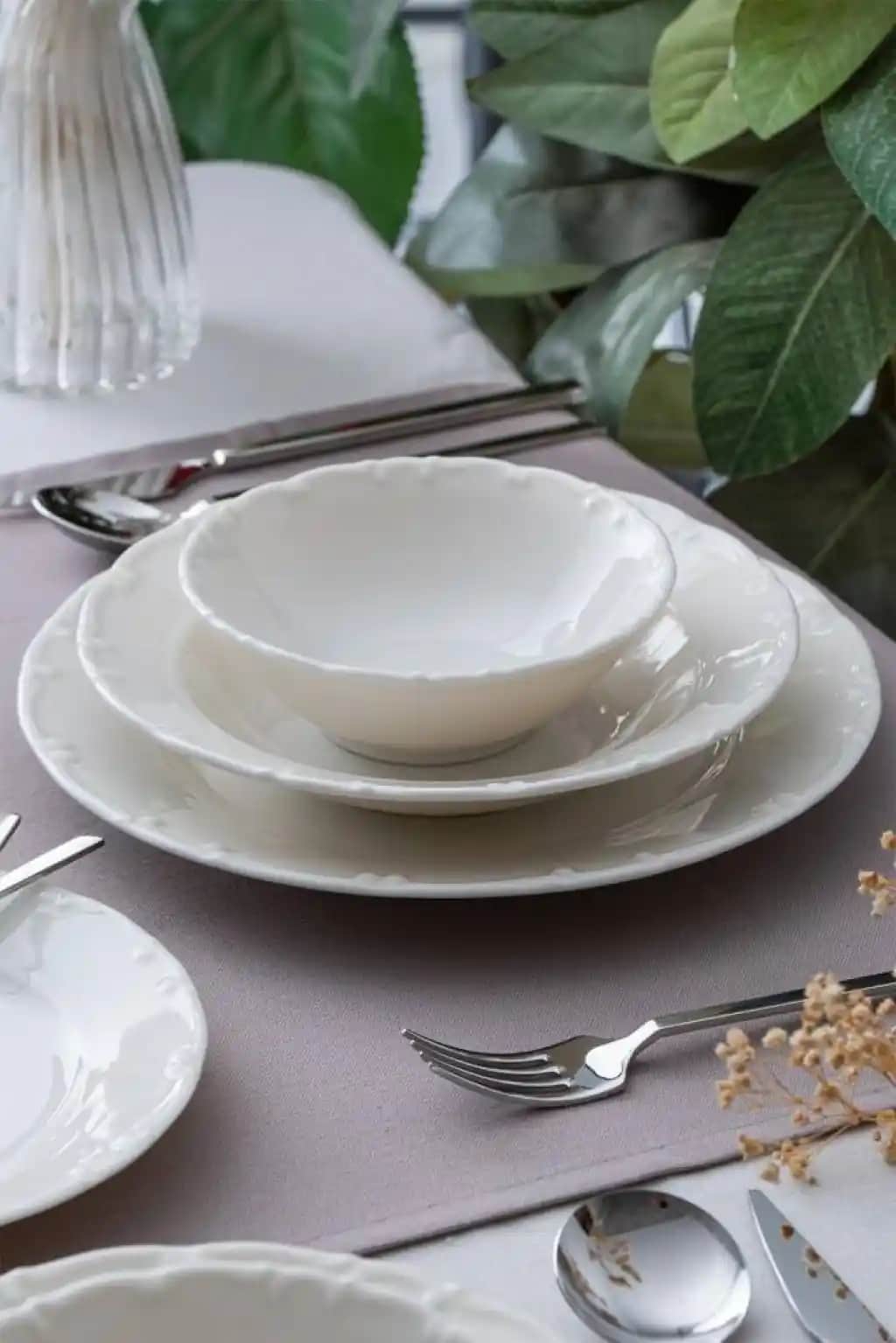 Sade Yemek Takımlarıyla Modern ve Şık Sofralar Yaratmanın Yolları