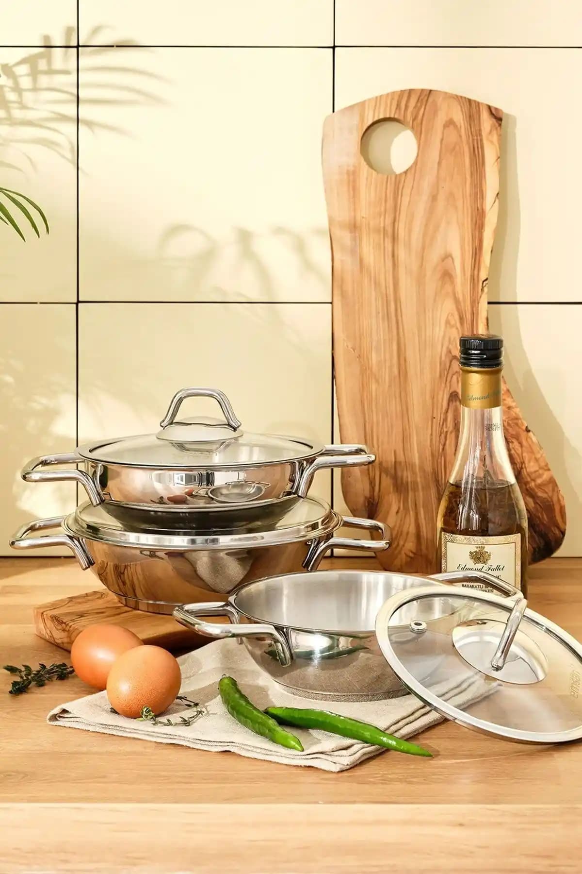 Sahan Tencere Setleri: Mutfak Dekorasyonunda İşlevsellik ve Şıklık Yaratma Yöntemleri