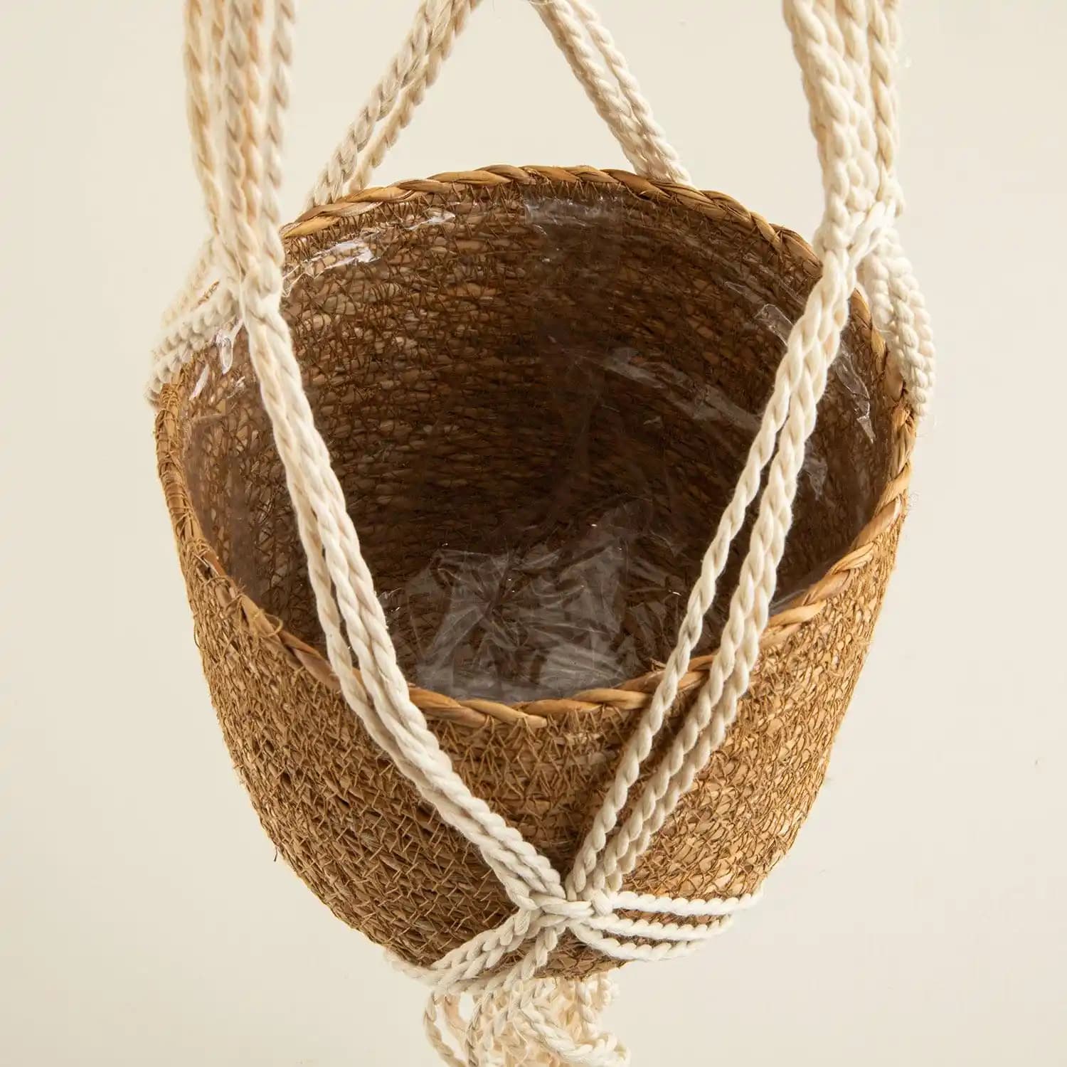 Saksı Askılıklarıyla Dekorasyonunuzu Geliştirin Modern ve Fonksiyonel Seçenekler