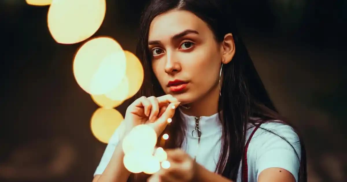 Salon Dekorasyonunda Aydınlatma Seçenekleri ve Trendler: Atmosferi Yeniden Yaratın