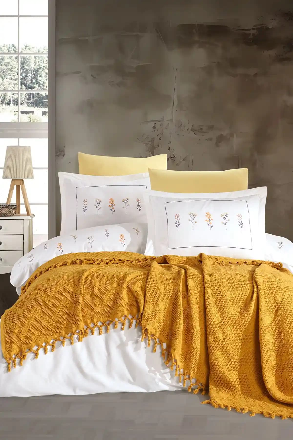 Sarı Pike ile Evinize Renk Katmanın Modern ve Şık Yolu