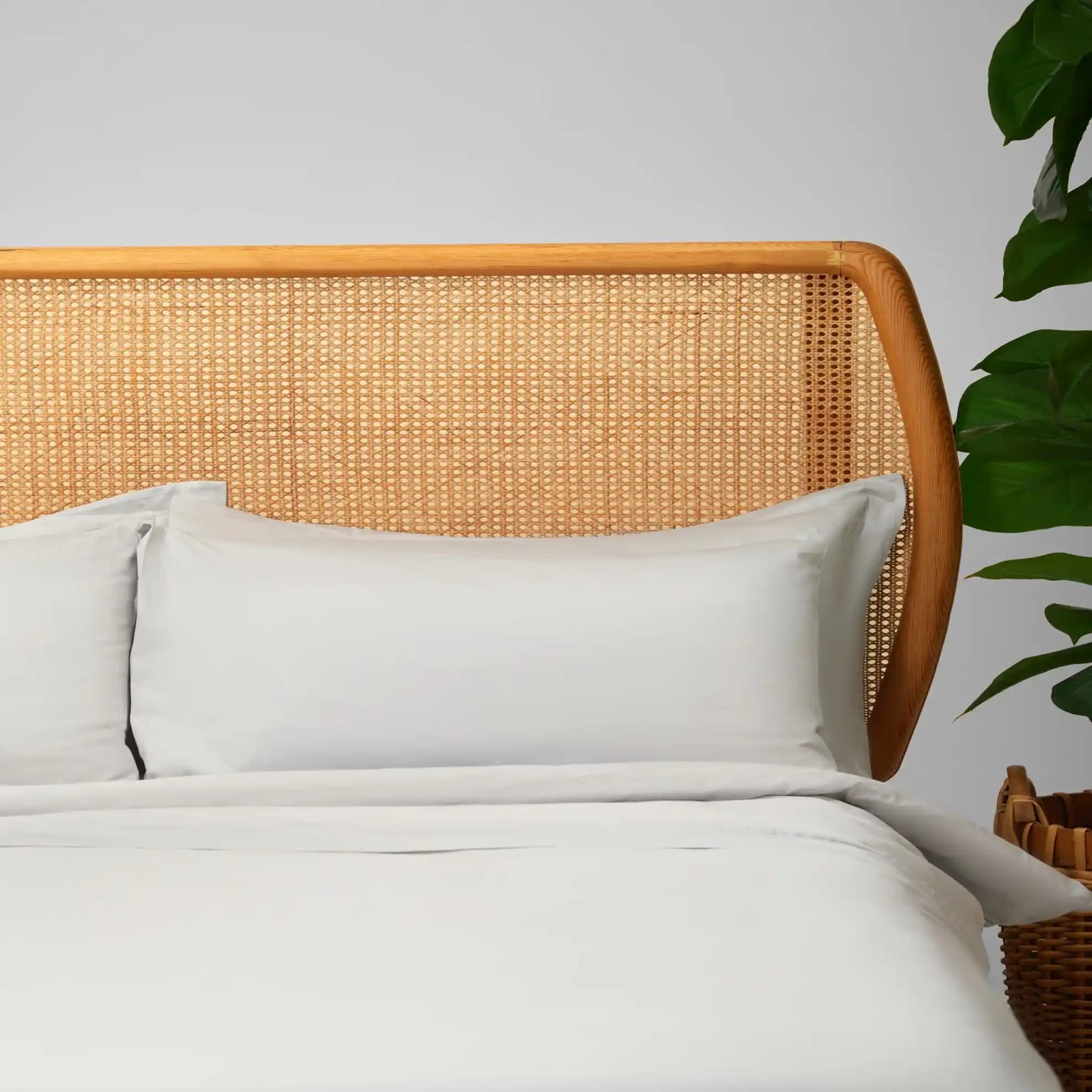 Saten Lastikli Çarşaflar: Konfor ve Şıklığın Modern Yatak Takımı Seçeneği