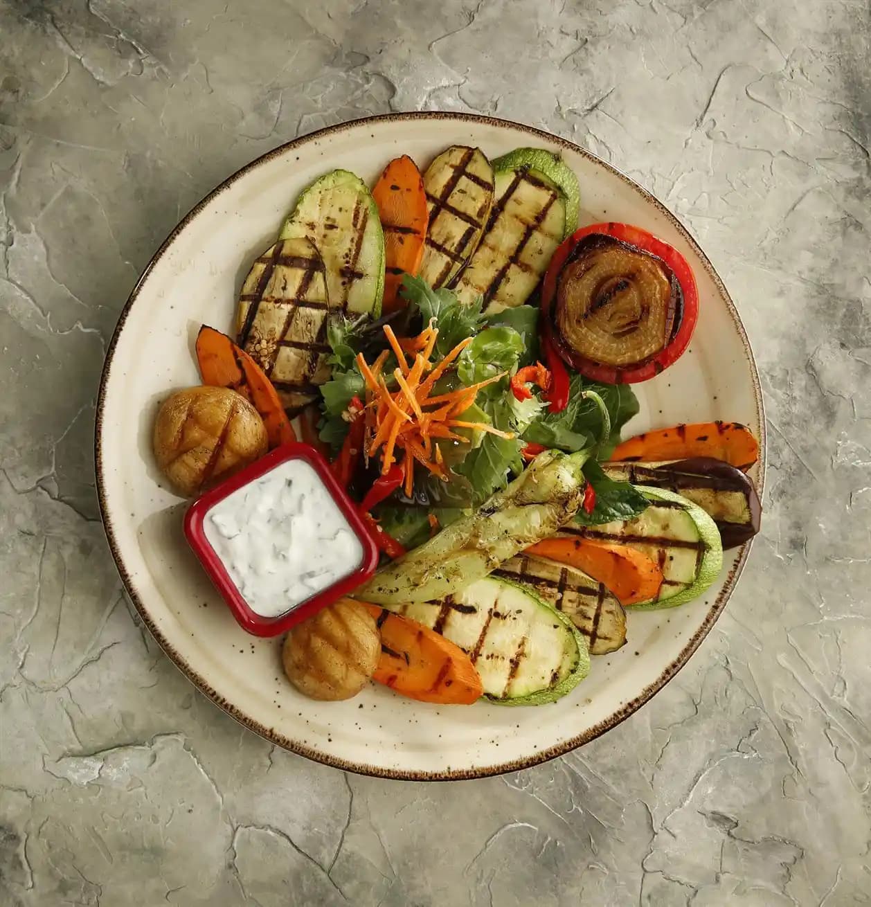 Sebze Tabağı Hazırlama ve Sunum İpuçlarıyla Sağlıklı ve Estetik Sofralar