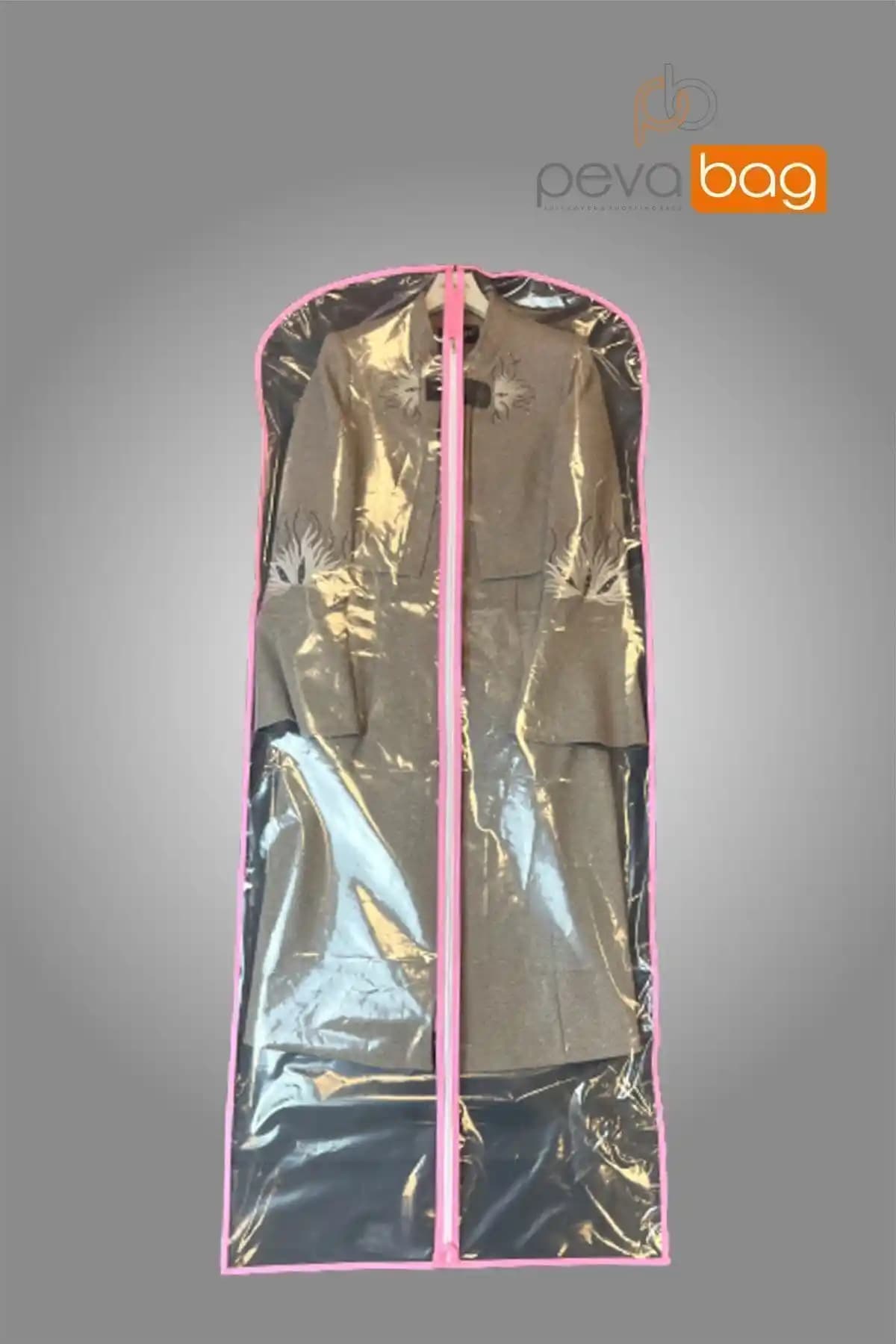 Şeffaf Elbise Kılıfı ile Modern ve Şık Dekorasyon Çözümleri