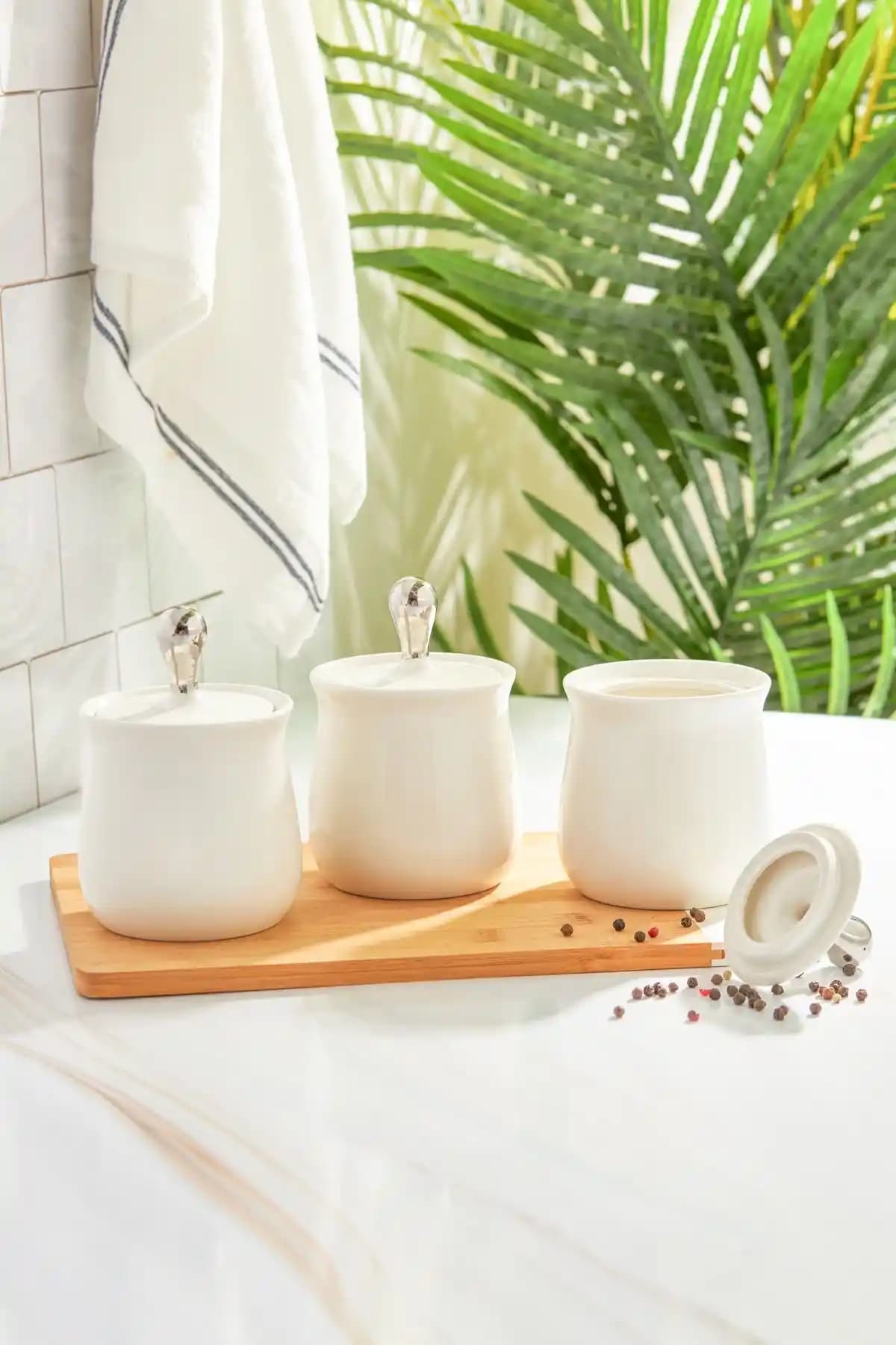 Seramik Baharat Takımlarıyla Mutfak Dekorasyonunda Zarafet ve Fonksiyonellik