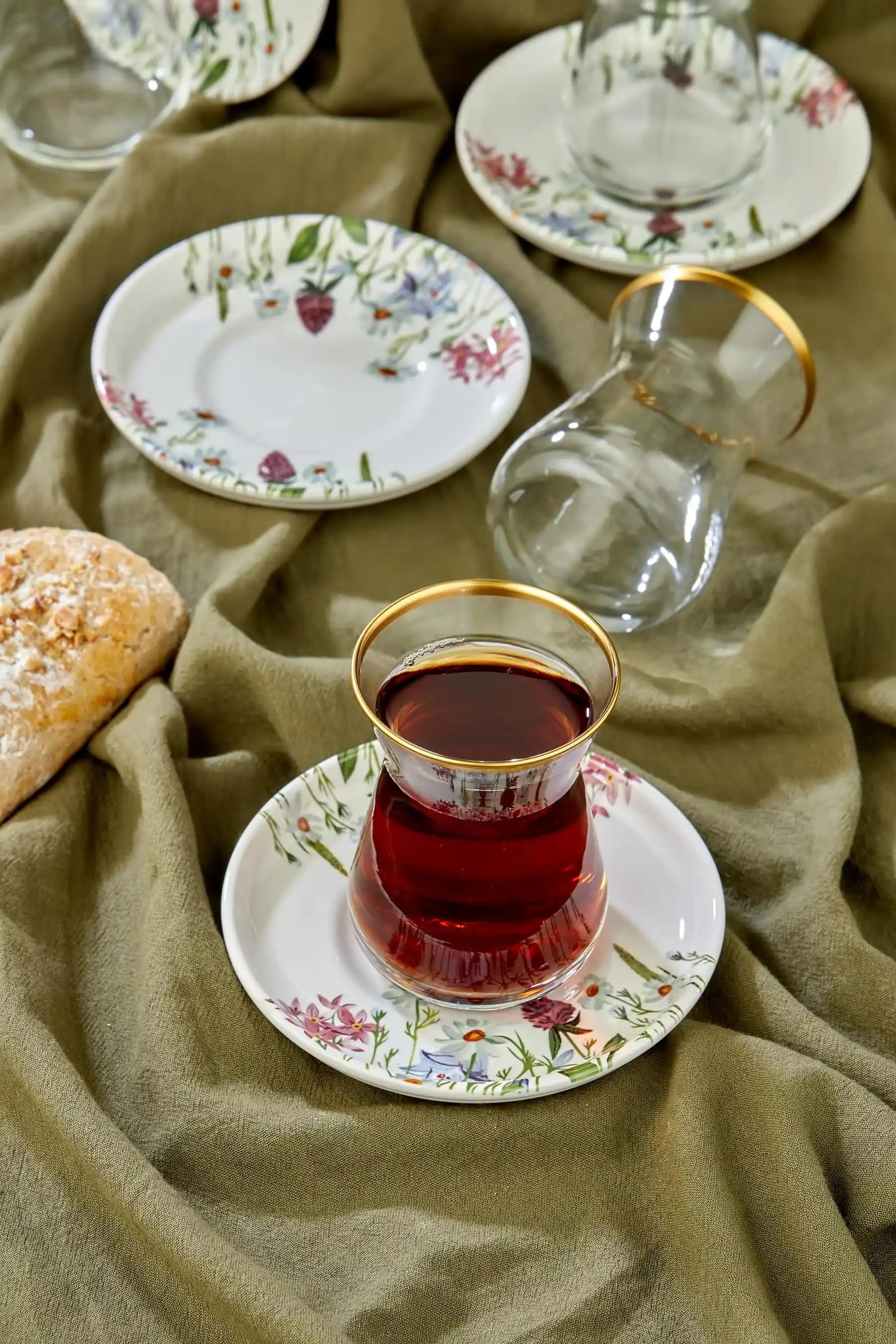 Seramik Çay Bardağı Modelleri ve Dekorasyonda Kullanım İpuçları