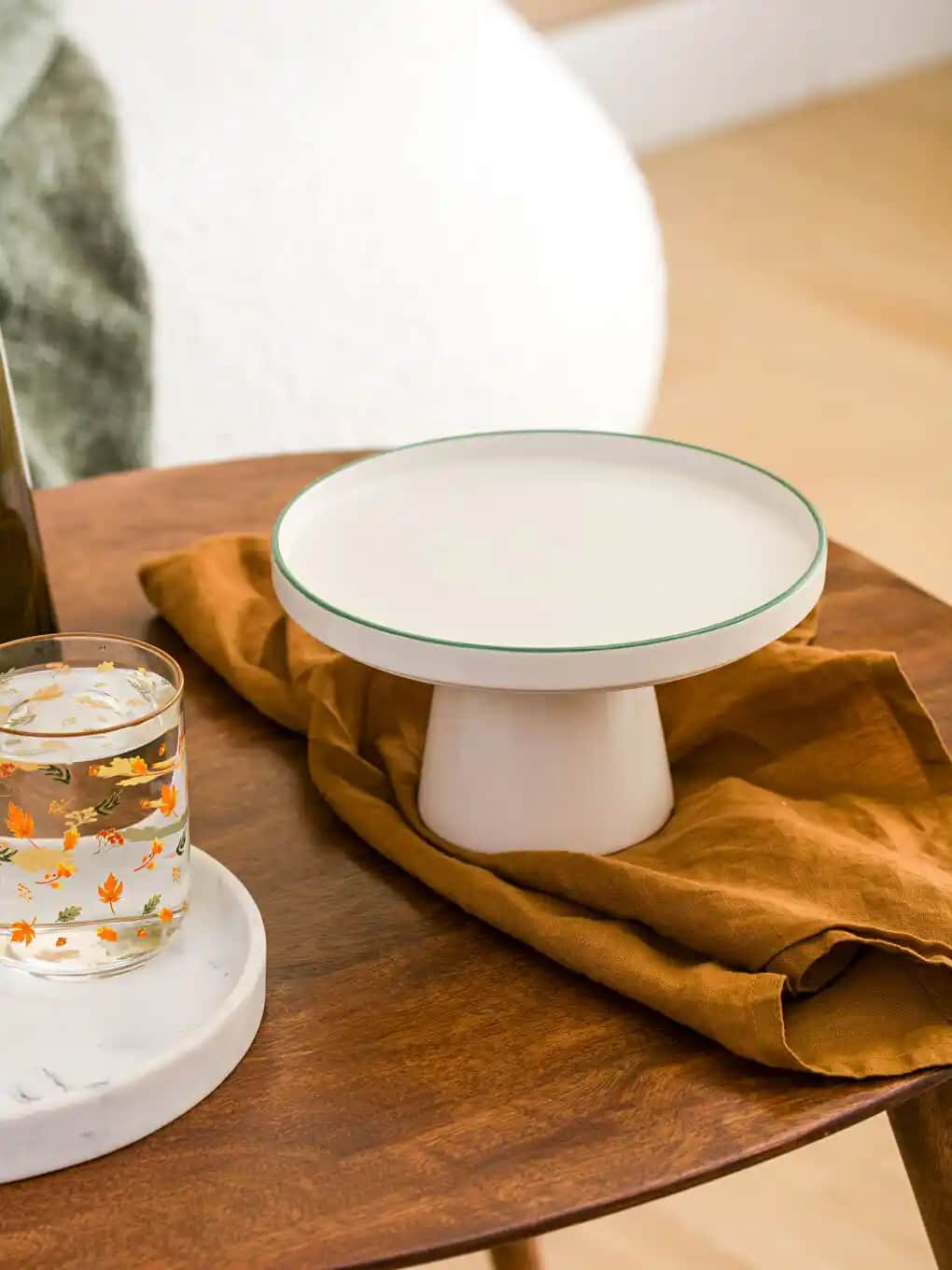 Seramik Sunumluklar: Dekorasyonda Zarafet ve Çok Yönlü Kullanım İpuçları