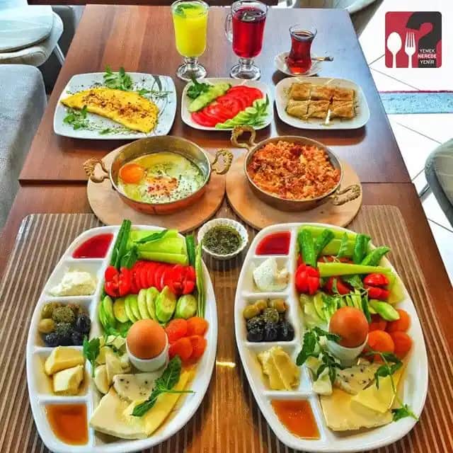 Serpme Kahvaltı Sunum Tabaklarıyla Sofralarınıza Estetik ve Fonksiyonellik Katın