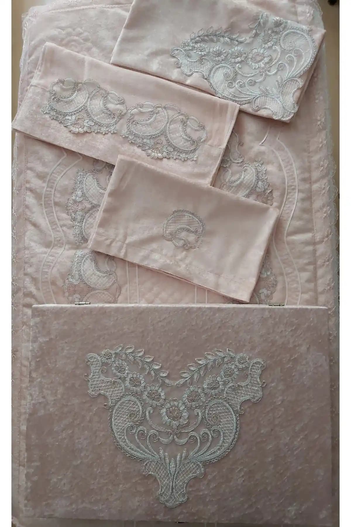 Serra Kumaş ve Çeyiz: Geleneksel Zarafetin Modern Yansıması ve Dekorasyon İpuçları