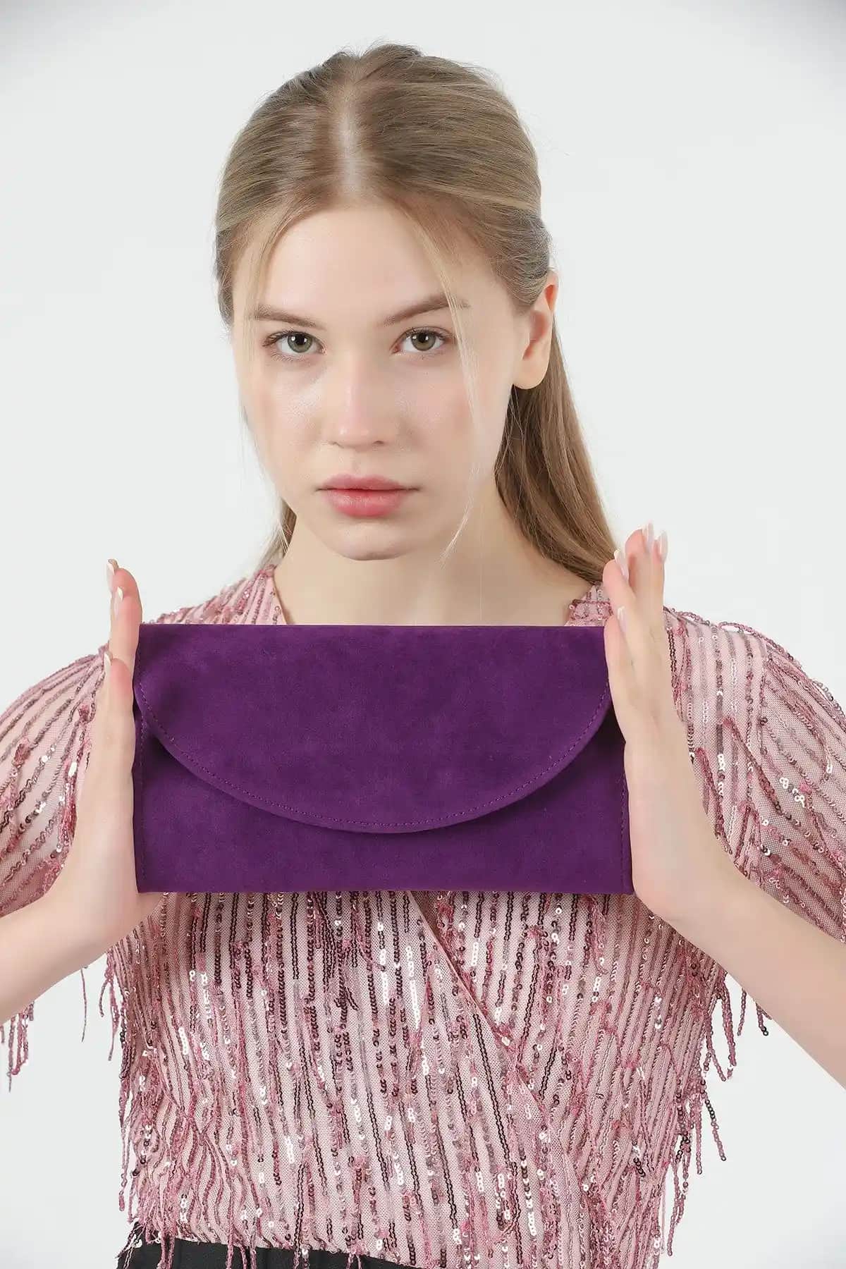 Şık ve İşlevsel Süet Portföy Çanta Modelleri ve Kullanım Alanları