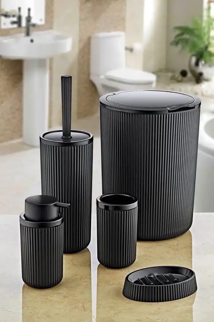 Siyah Banyo Aksesuarları ile Modern ve Şık Mekânlar Yaratmanın Yolları