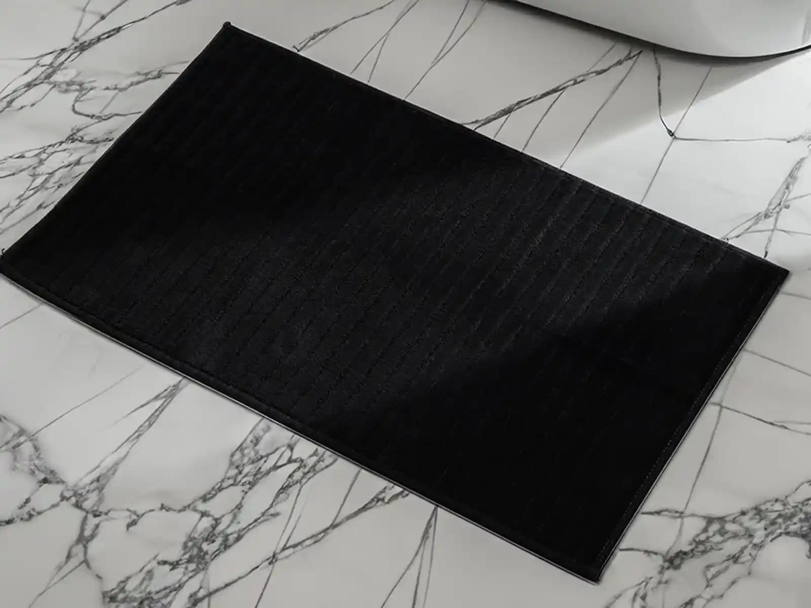 Siyah Banyo Paspası Seçimi ve Dekorasyon İpuçları ile Modern Banyo Tasarımı