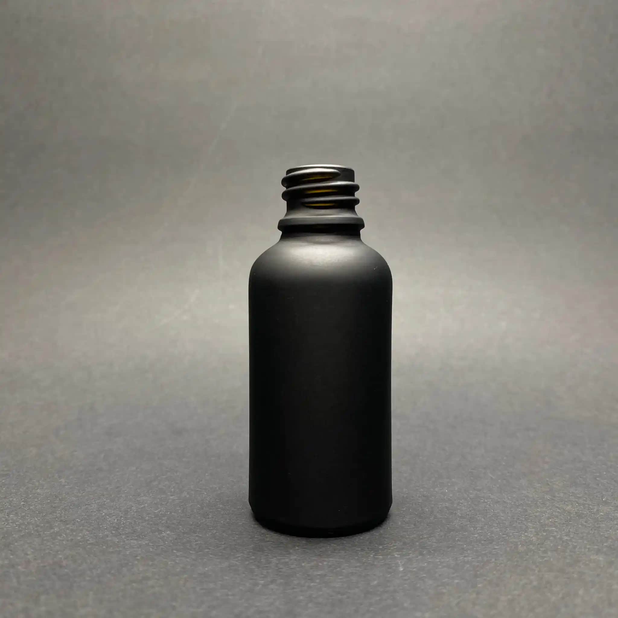 Siyah Cam Şişelerin Dekorasyondaki Estetik ve Fonksiyonel Rolü