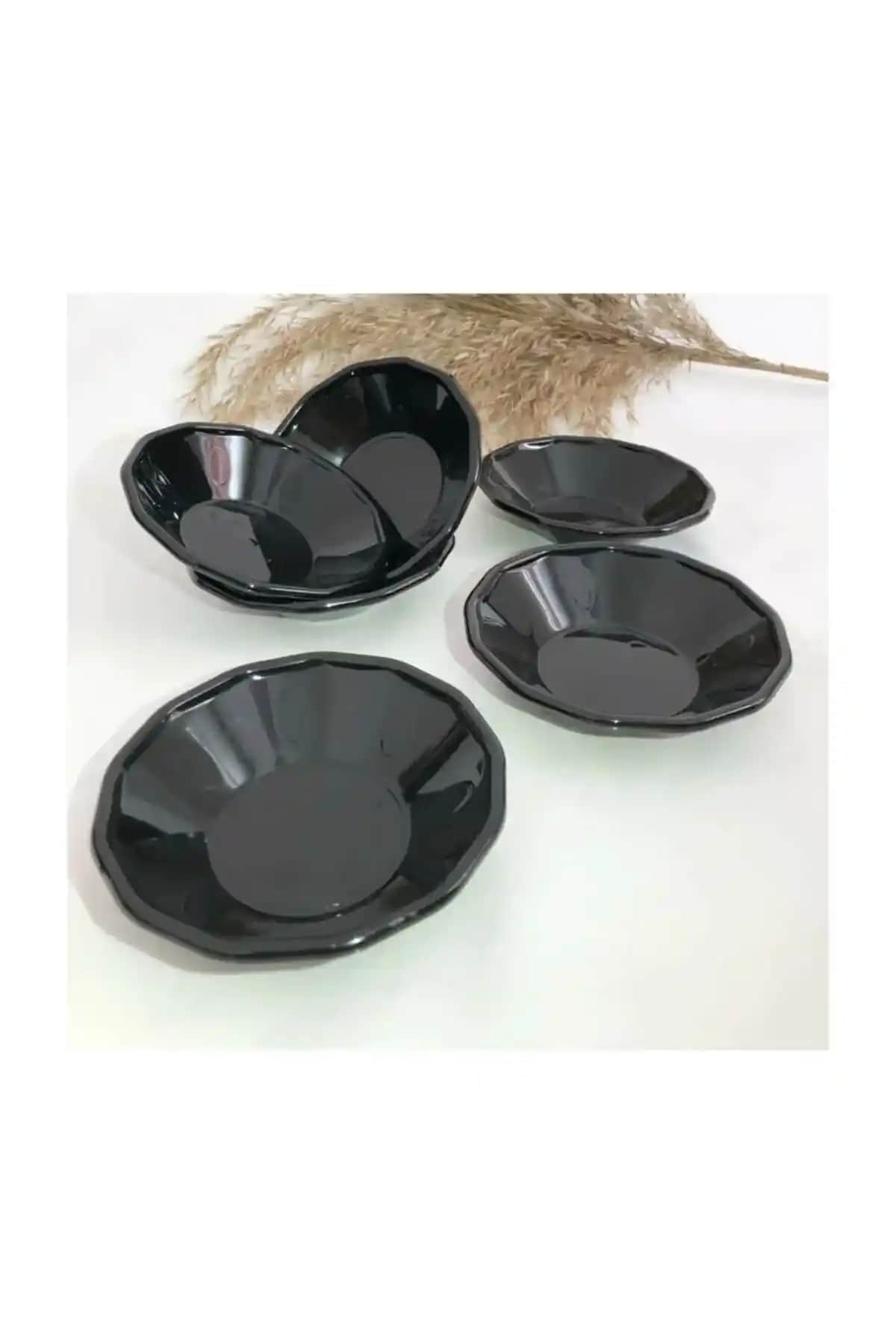 Siyah Çay Tabağı Dekorasyonda Zarafet ve İşlevselliğin Buluşması