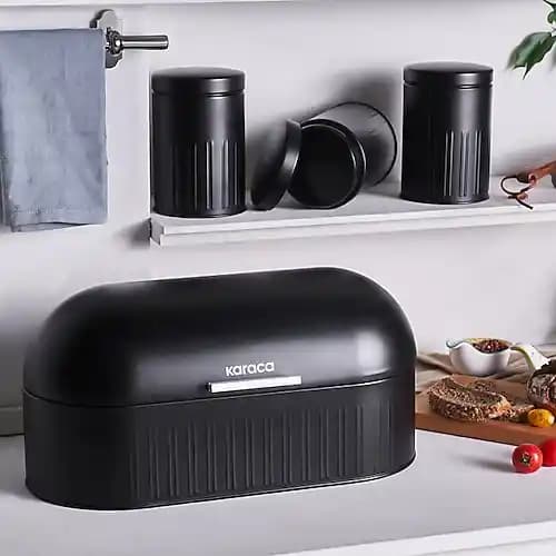 Siyah Ekmek Kutusu ile Modern ve Şık Mutfak Dekorasyon Fikirleri