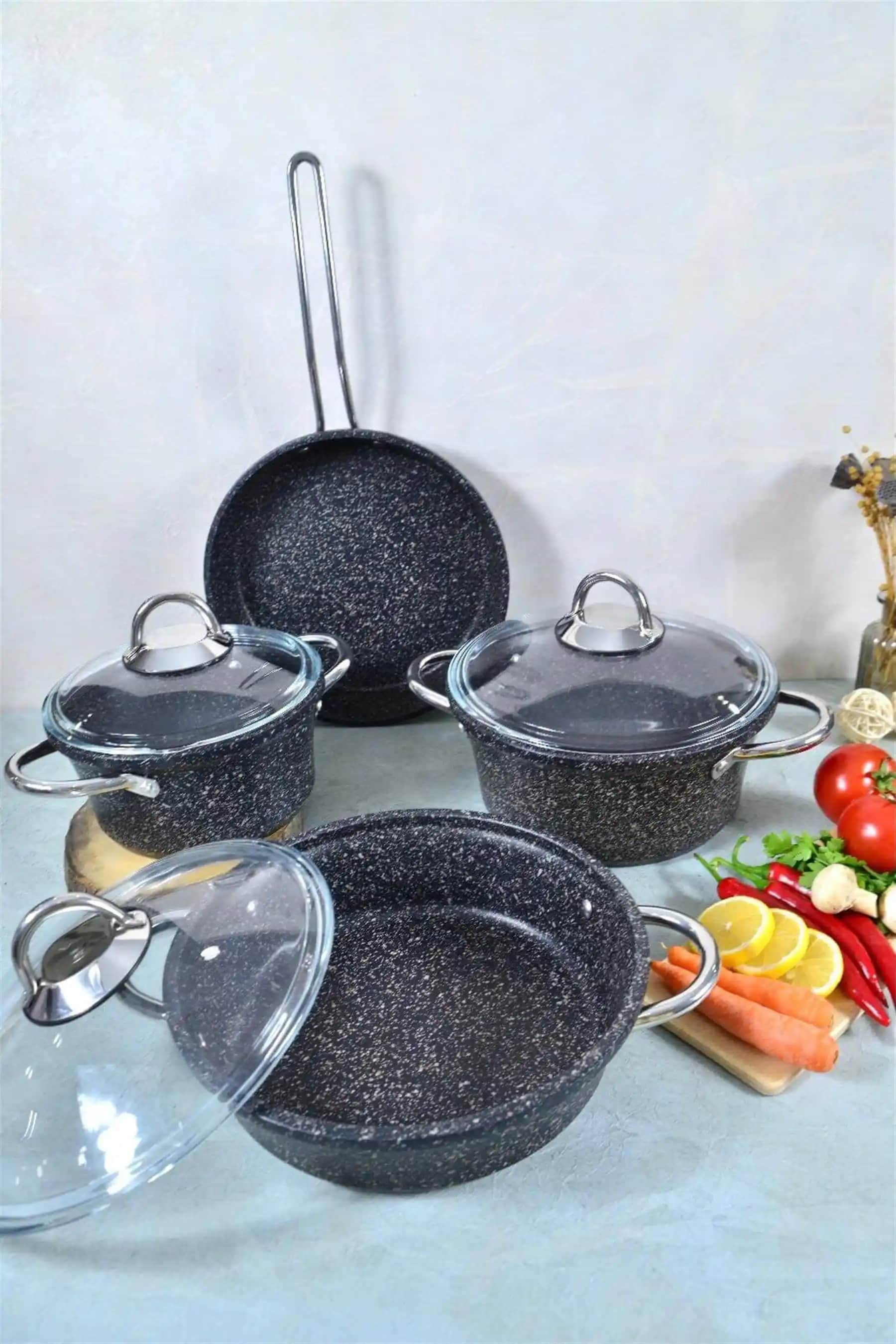 Siyah Granit Tencere ile Modern Dekorasyon ve Fonksiyonellik Sağlama