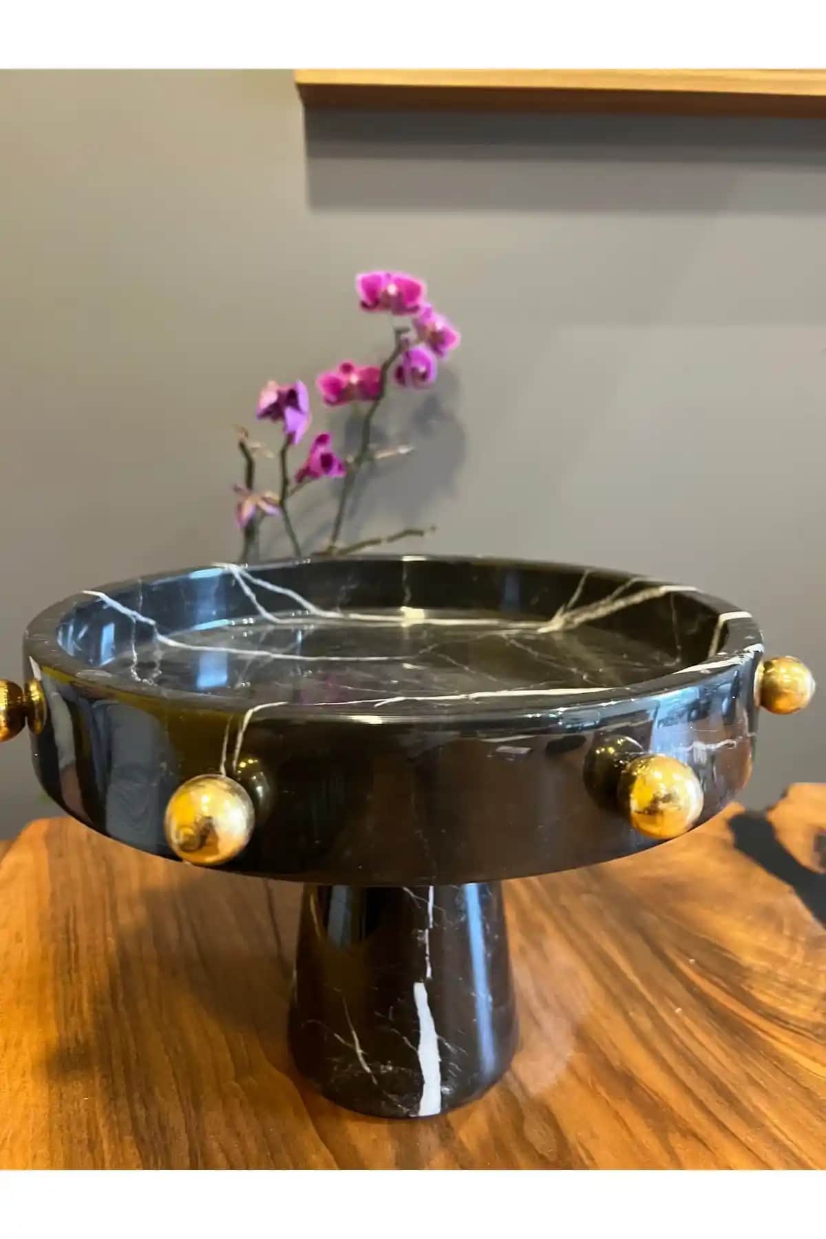 Siyah Mermer Sunumluklar ile Dekorasyonda Şıklık ve Zarafetin Yükselişi