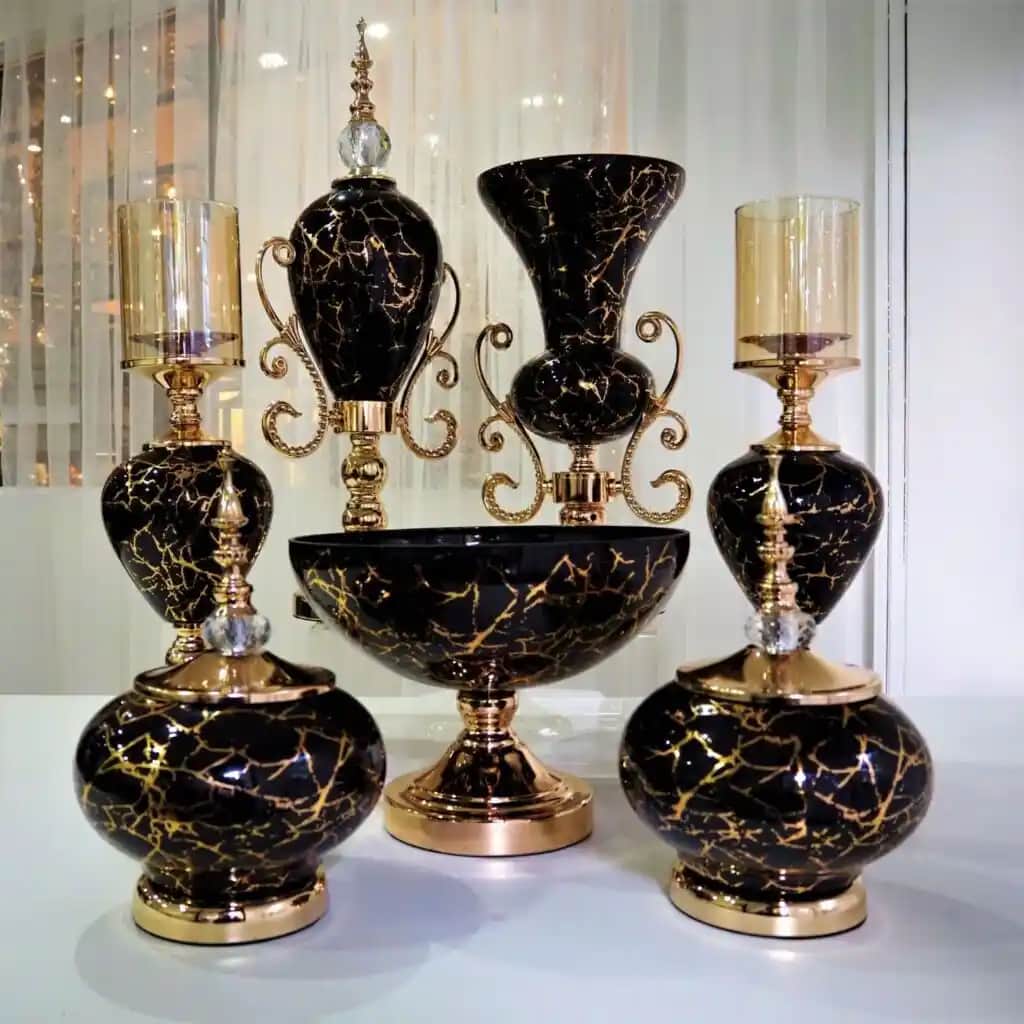 Siyah Salon Aksesuarlarıyla Modern ve Şık Dekorasyon Fikirleri ve Stil Önerileri