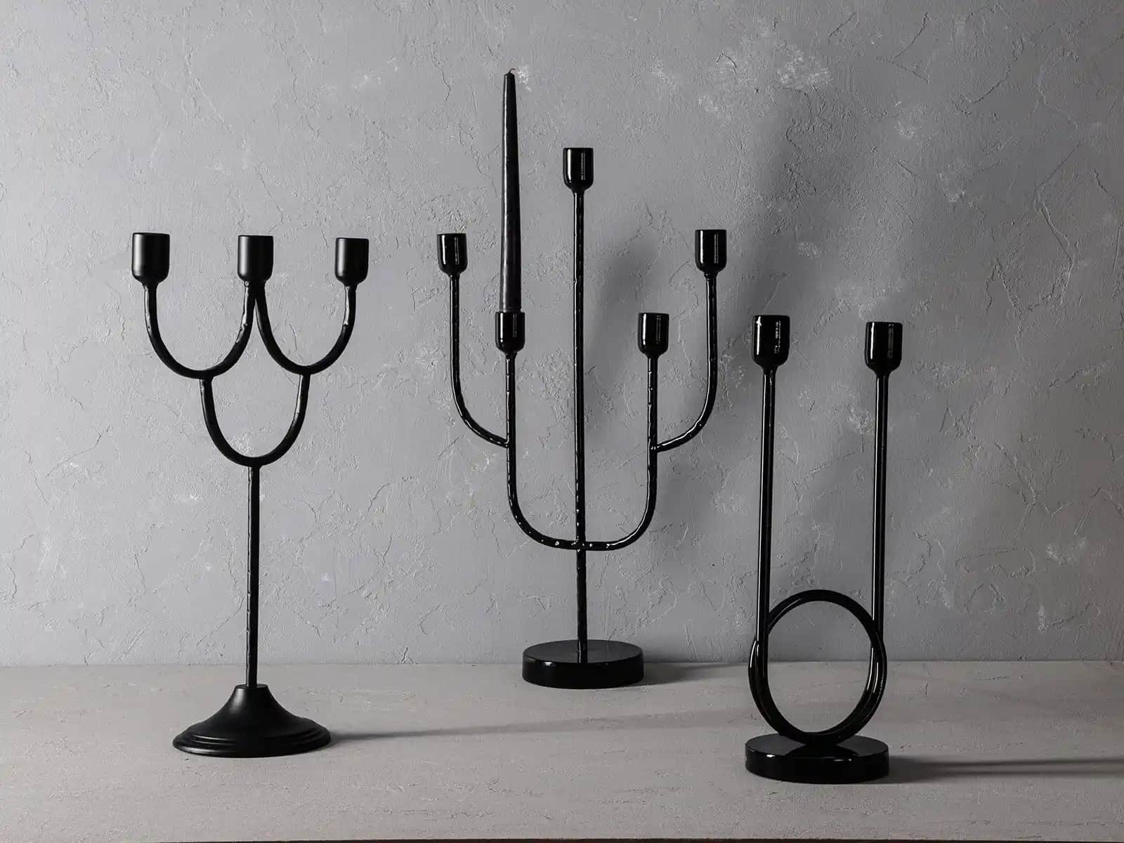 Siyah Şamdan Dekorasyonda Zarafet ve Modernlik İçin Şık Seçenekler