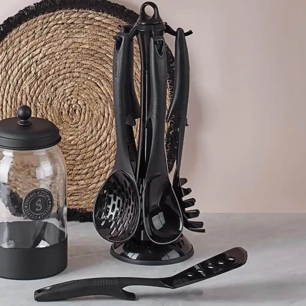 Siyah Servis Setleri ile Dekorasyonda Modern ve Şık Çözümler 75-90 Karakter