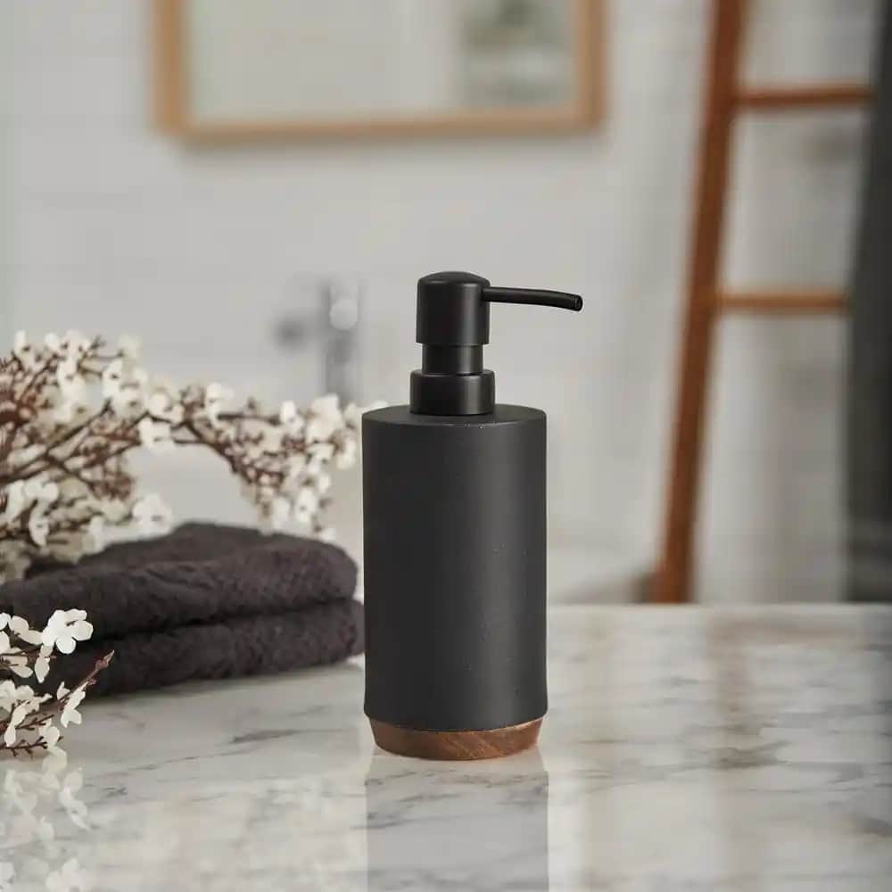 Siyah Sıvı Sabunluklar ile Modern ve Şık Dekorasyon Çözümleri