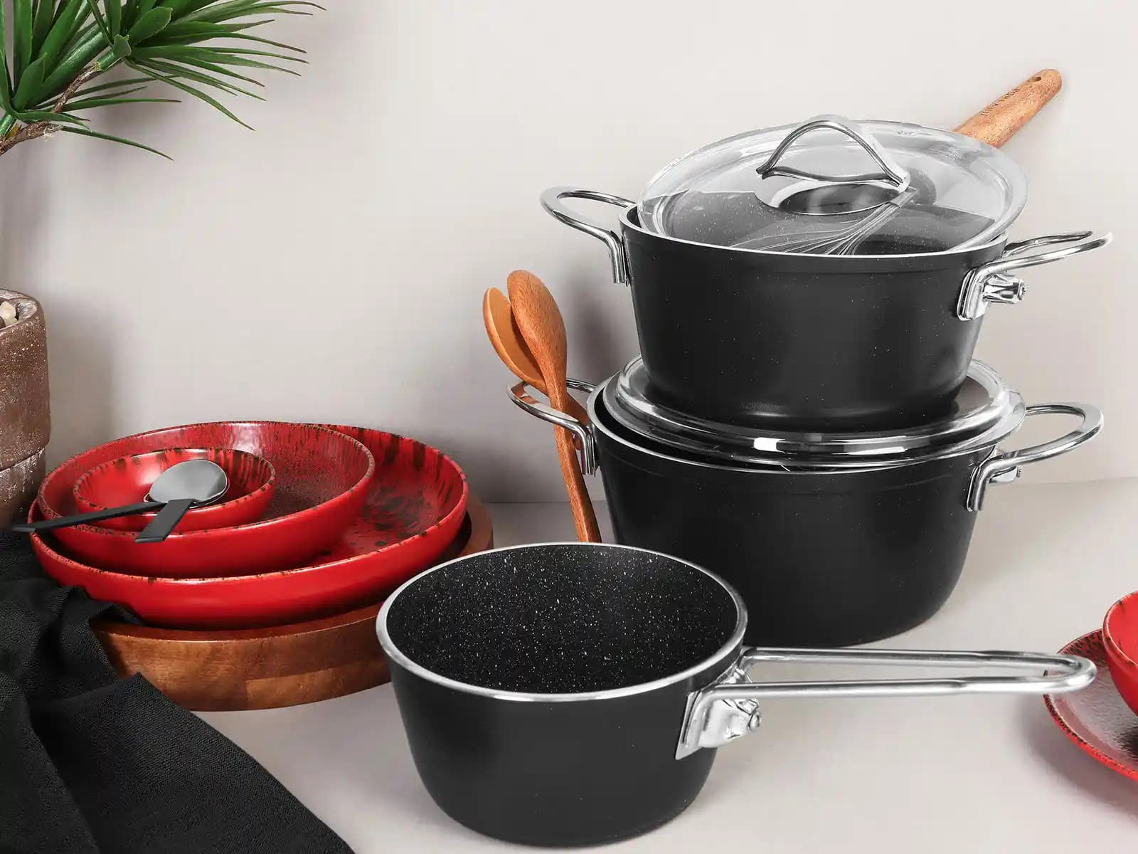 Siyah Tencere Takımı Seçenekleri ve Modern Dekorasyonda Kullanım İpuçları