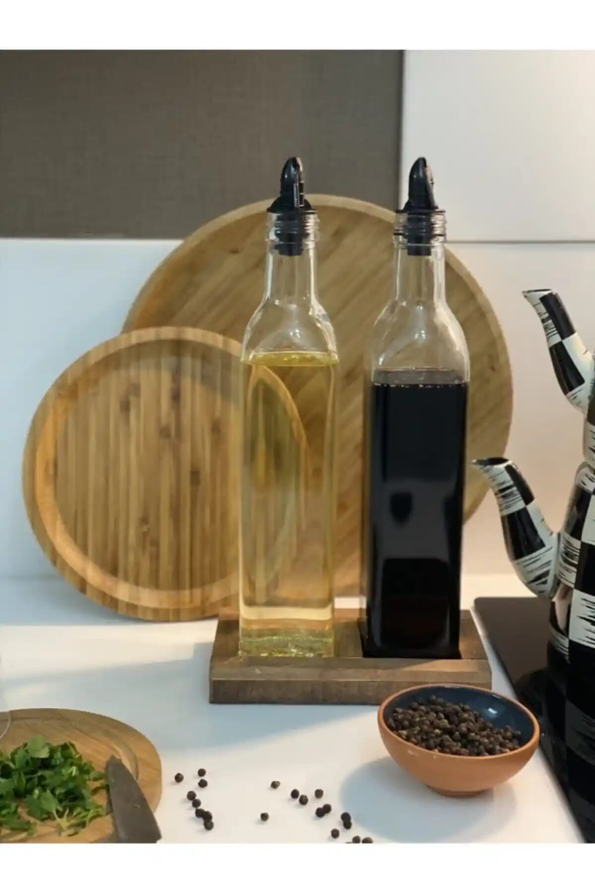 Siyah Yağdanlıklar ile Modern ve Şık Mutfak Dekorasyonu Yaratmanın Yolları