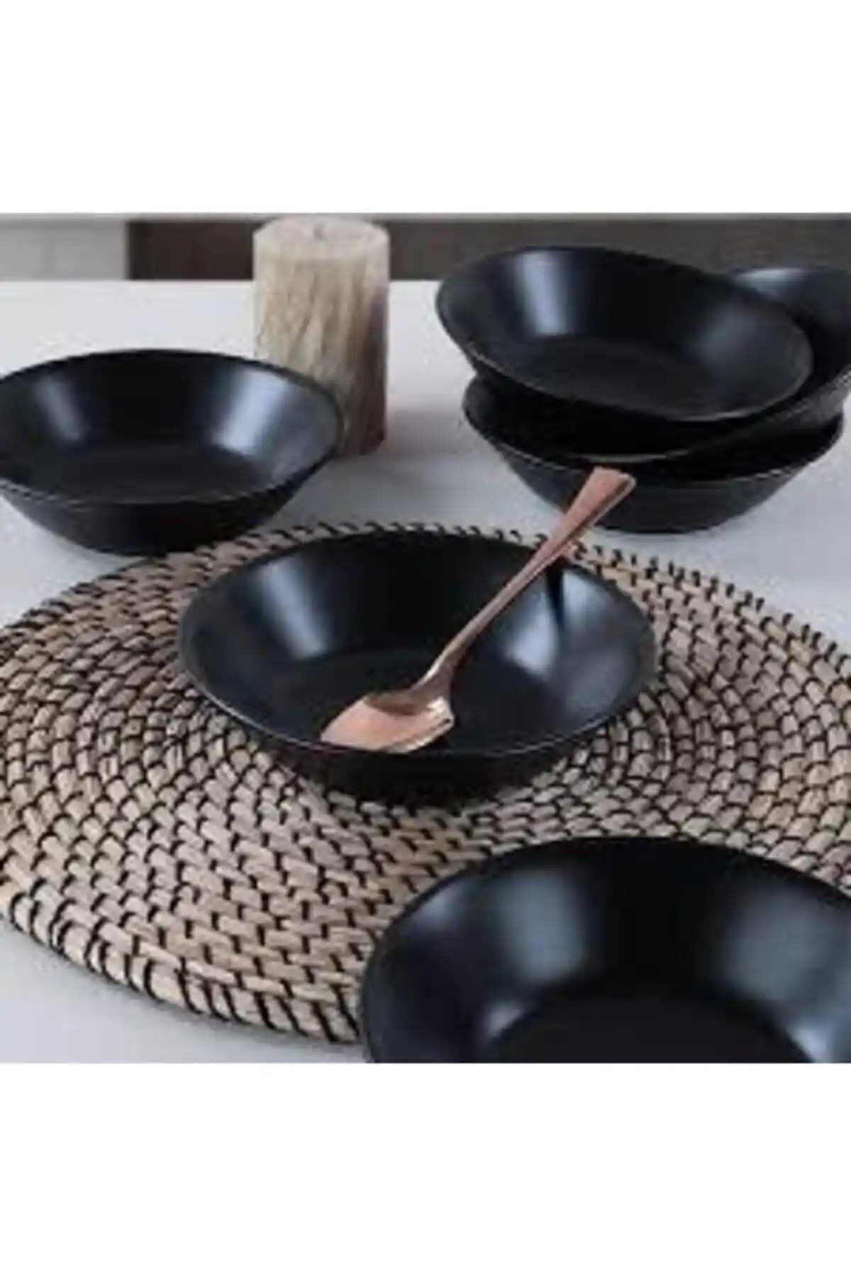 Siyah Yemek Tabağı ile Modern ve Şık Dekorasyon Fikirleri ve Kullanım İpuçları