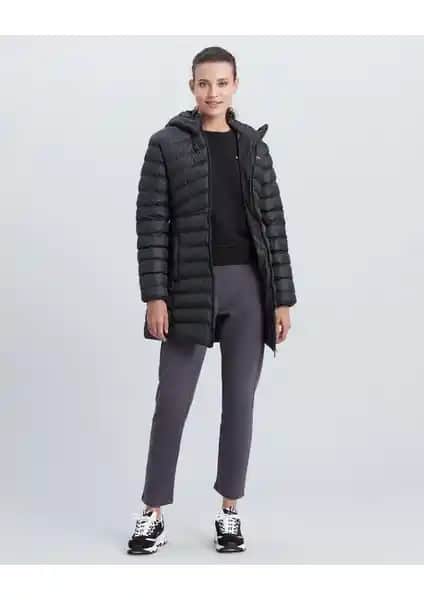 Skechers W Essential Maxi Length Hooded Jacket Kadınlar İçin Şık ve Fonksiyonel Kışlık Mont