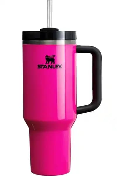 Stanley Quencher Pipetli Termos ve Classic Bottle Karşılaştırması: Hangisi Daha İyi
