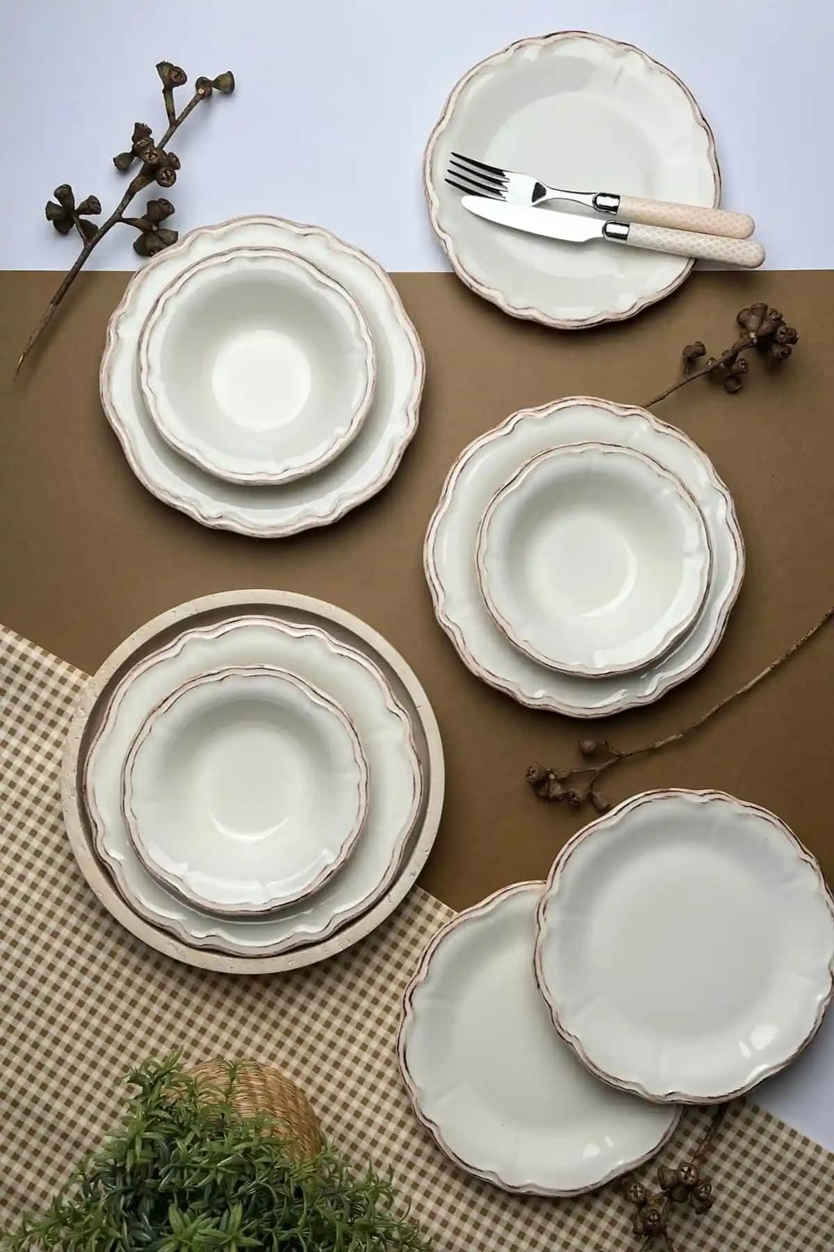 Stoneware Tabaklar ile Dekorasyonda Şıklık ve Fonksiyonellik Sağlayan Modern Çözümler