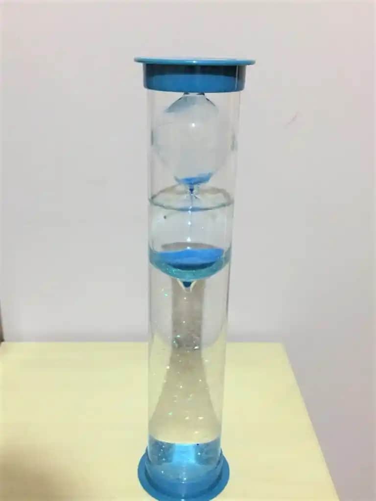 Sulu Kum Saati Dekoratif Objeleri ve İç Mekan Tasarımında Kullanım İpuçları