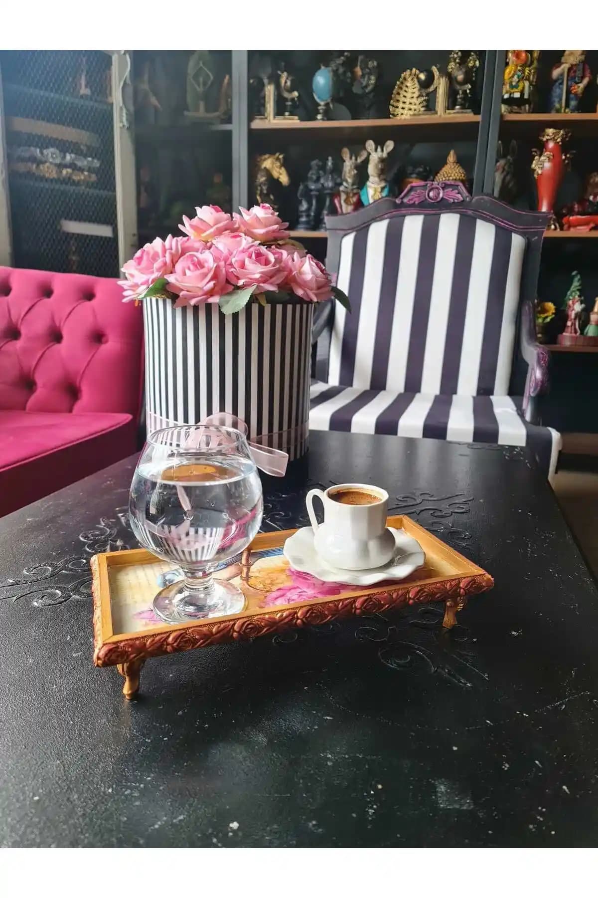 Sunumluk Kahve Tepsisi: Estetik ve Fonksiyonellik Sunan Dekorasyon Parçası