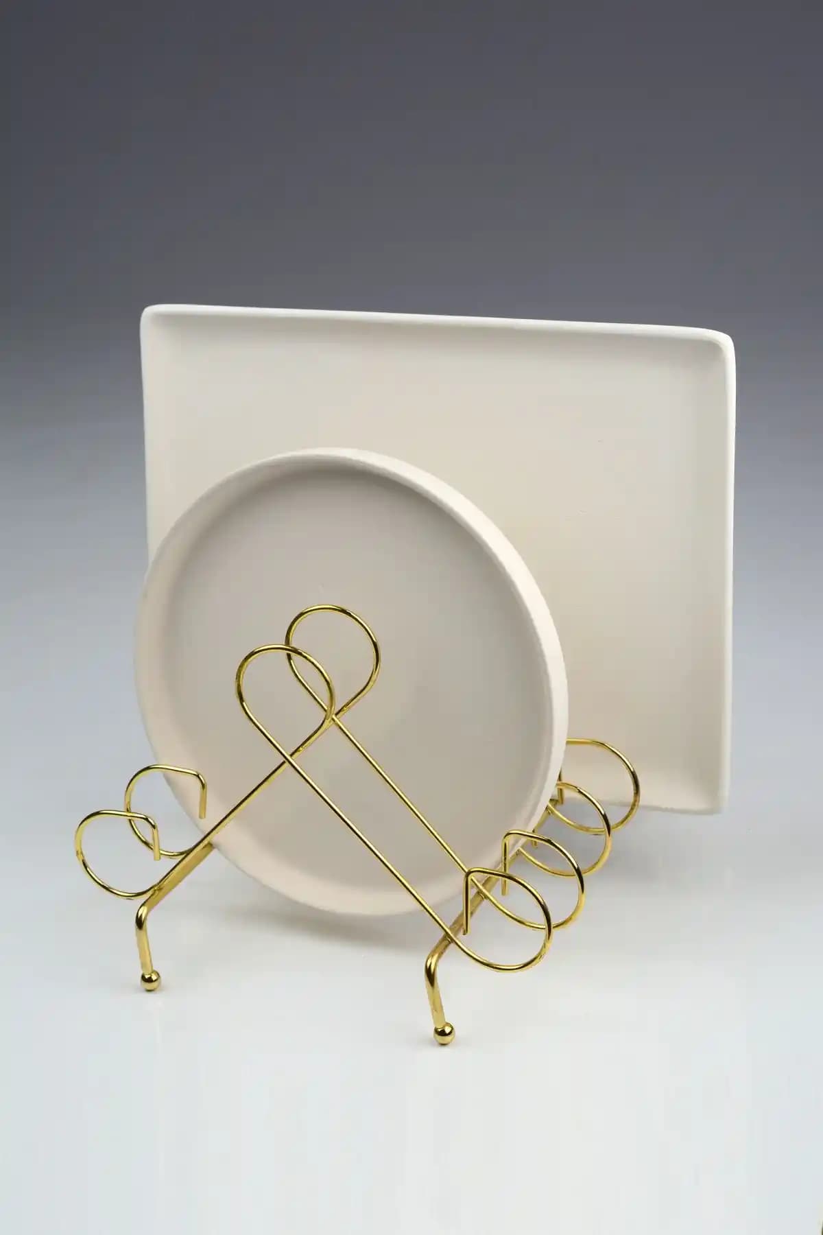 Tabak Standlarıyla Dekorasyonda Şıklık ve İşlevselliğin Buluşması