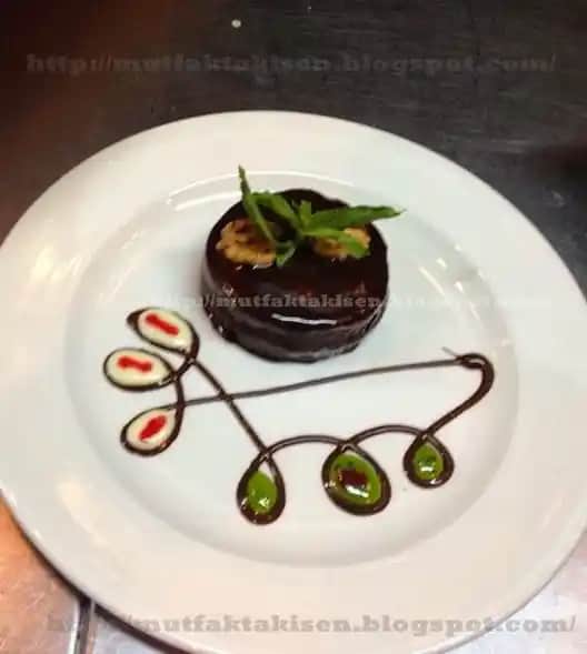 Tabak Süsleme Sanatı: Dekorasyonda Zarafet ve Yaratıcılığın Buluşması