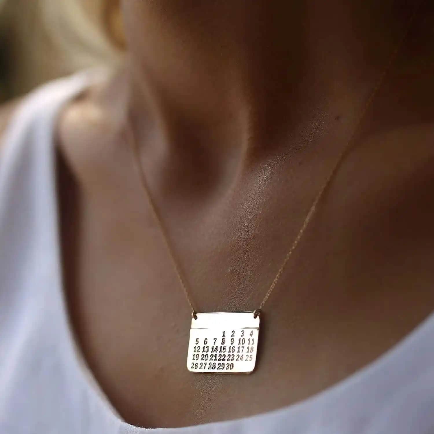 Takvim Kolye ile Dekorasyon ve Mobilyada İşlevsellik ve Estetik Birlikteliği