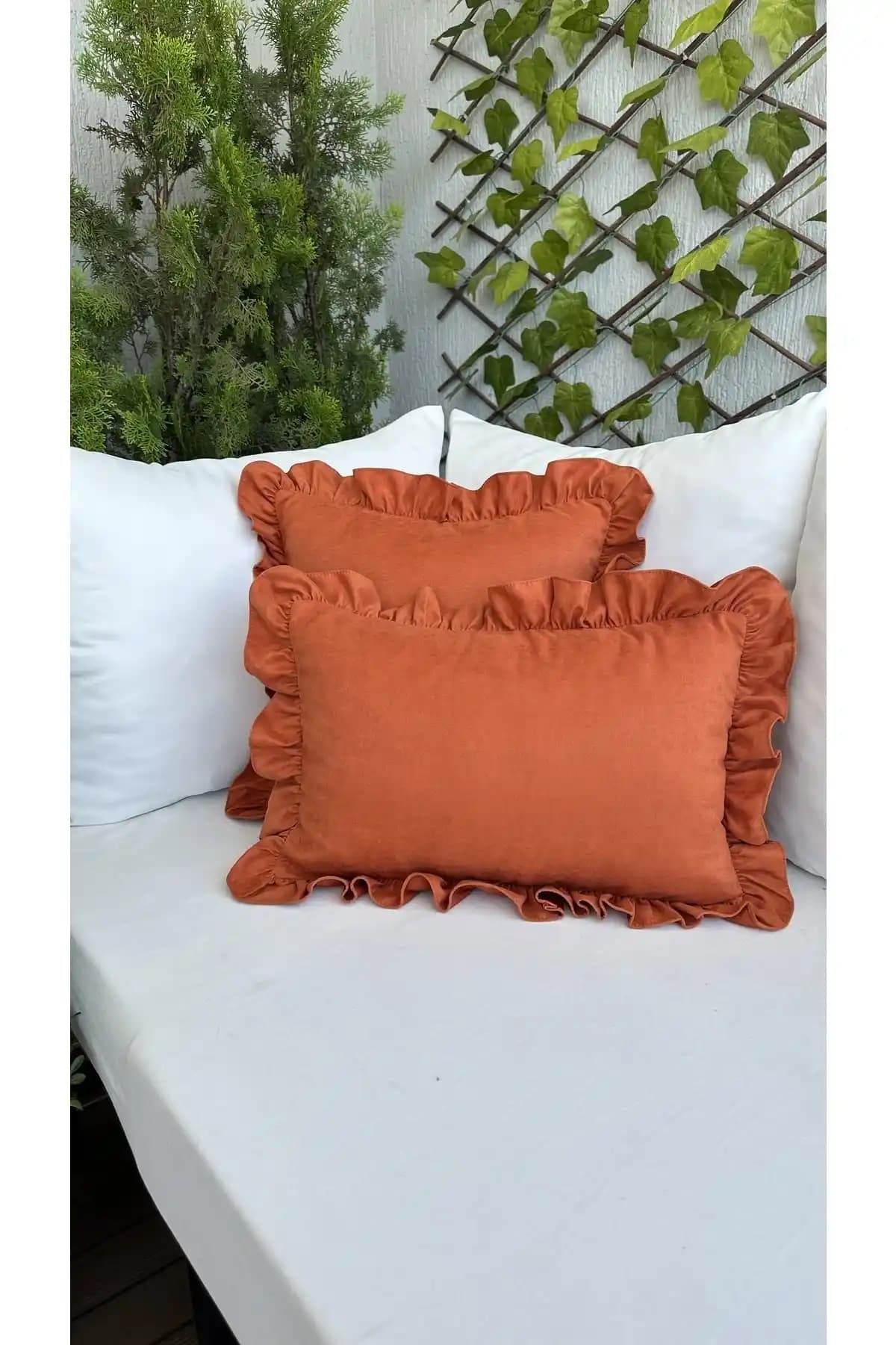 Tarçın Rengi Kırlent Kılıfı ile Ev Dekorasyonunda Sıcak ve Şık Bir Dokunuş