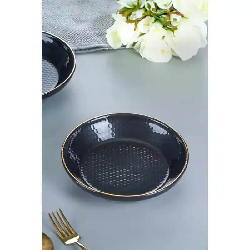 Tekli Yemek Tabaklarının Dekorasyonda Rolü ve Modern Kullanım İpuçları