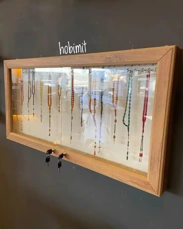 Tesbih Dolabı Seçenekleri: Fonksiyonel ve Dekoratif Çözümlerle Ev Dekorasyonunuza Şıklık Katın