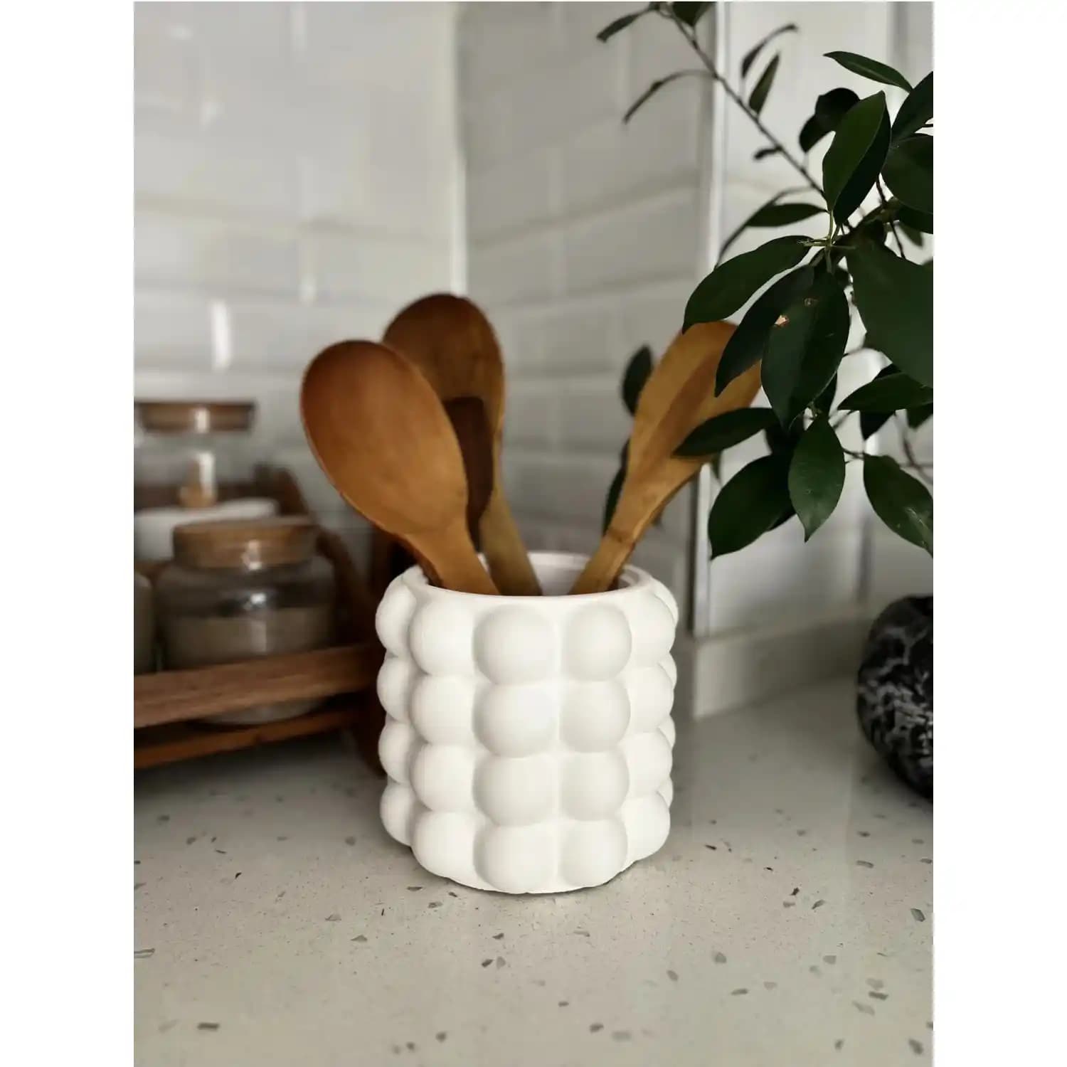 Tezgah Üstü Seramik Kaşıklıklar: Estetik ve Fonksiyonellik Sunan Modern Çözüm