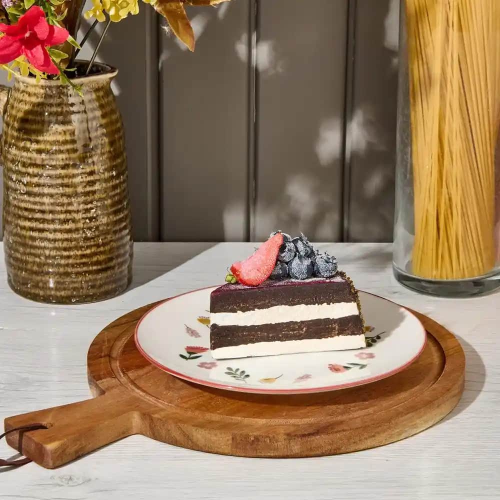 Tulu Porselen Pasta Tabağı: Dekorasyon ve Mobilyada Zarafetin Yeni Yüzü