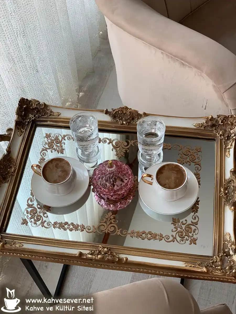 Türk İki Kişilik Kahve Sunumları: Estetik ve Şıklığın Buluştuğu Detaylar