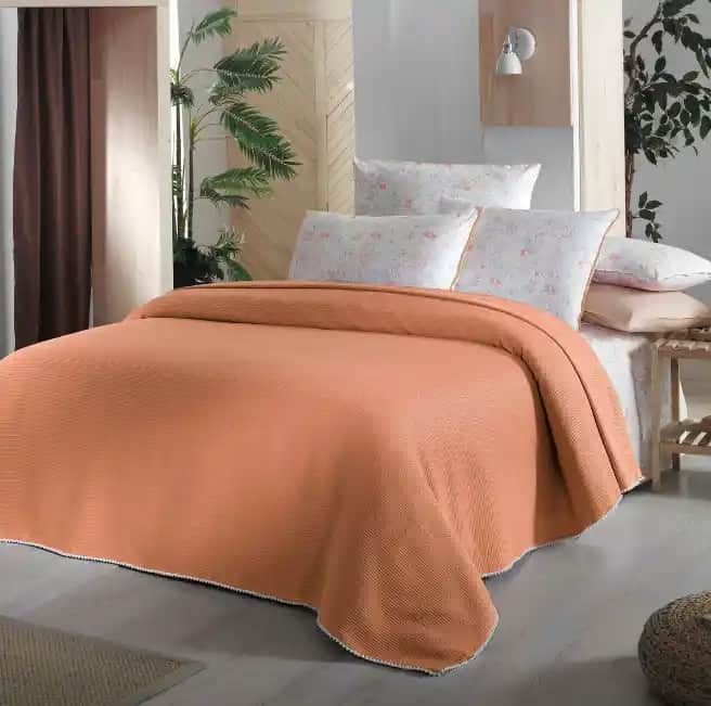 Turuncu Pike ile Ev Dekorasyonuna Canlılık ve Sıcaklık Katma Rehberi